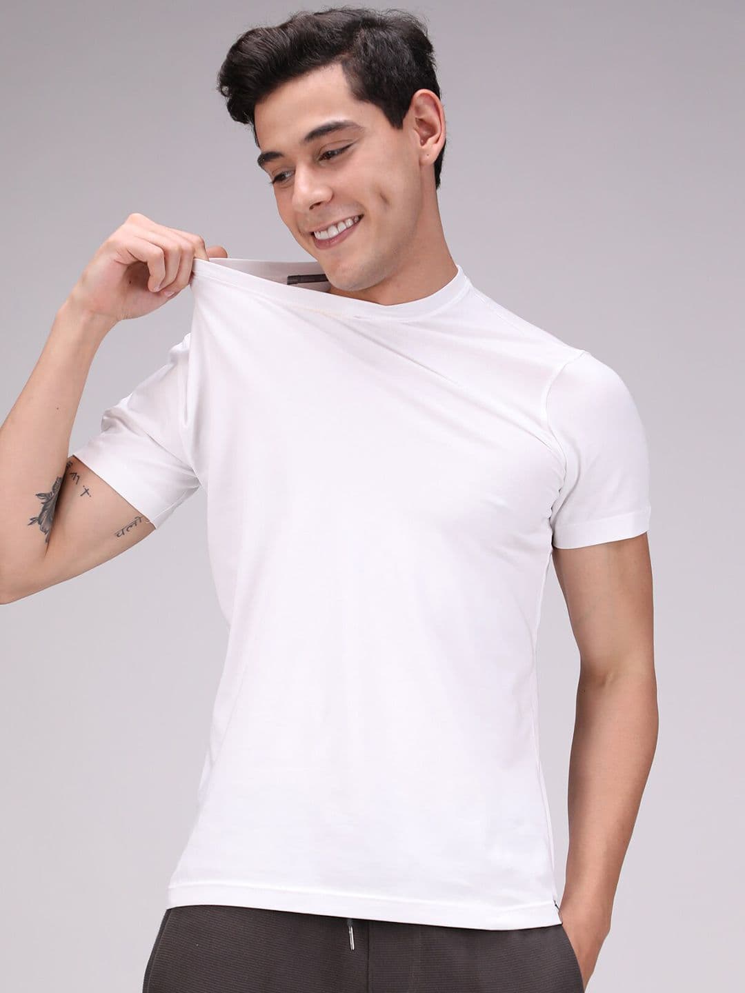 SPORTO Men White 4-Way Stretch Wrinkle-Free T-shirt - view 1