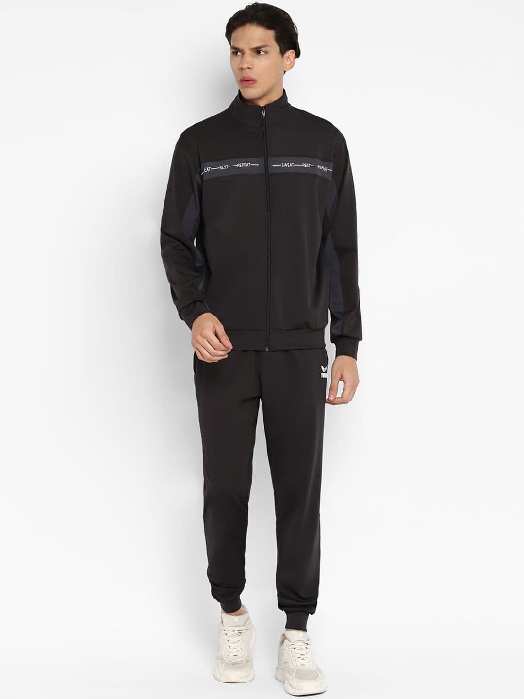 Yuuki Men Black Solid Tracksuits - view 1