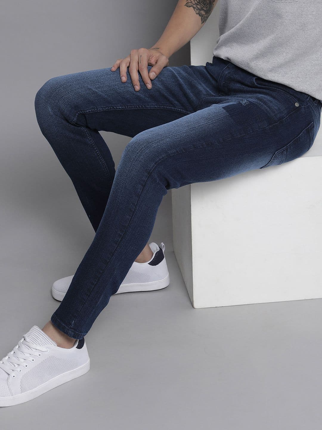 The Indian Garage Co Men Navy Blue Skinny Fit Light Fade Stretchable Jeans - view 1