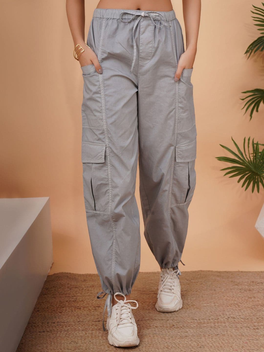 NUEVOSDAMAS Women Relaxed High-Rise Pleated Parachute Trousers - view 1