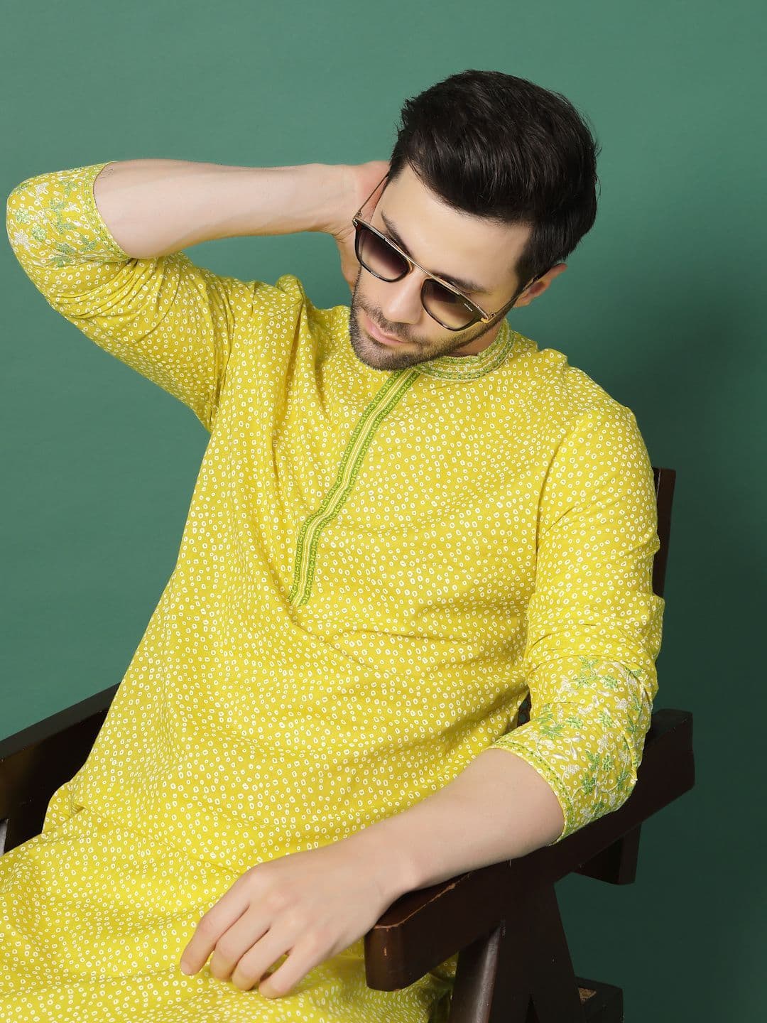Sangria Lime Green Bandhani Printed Mandarin Collar Thread Work Cotton Straight Kurta - view 1