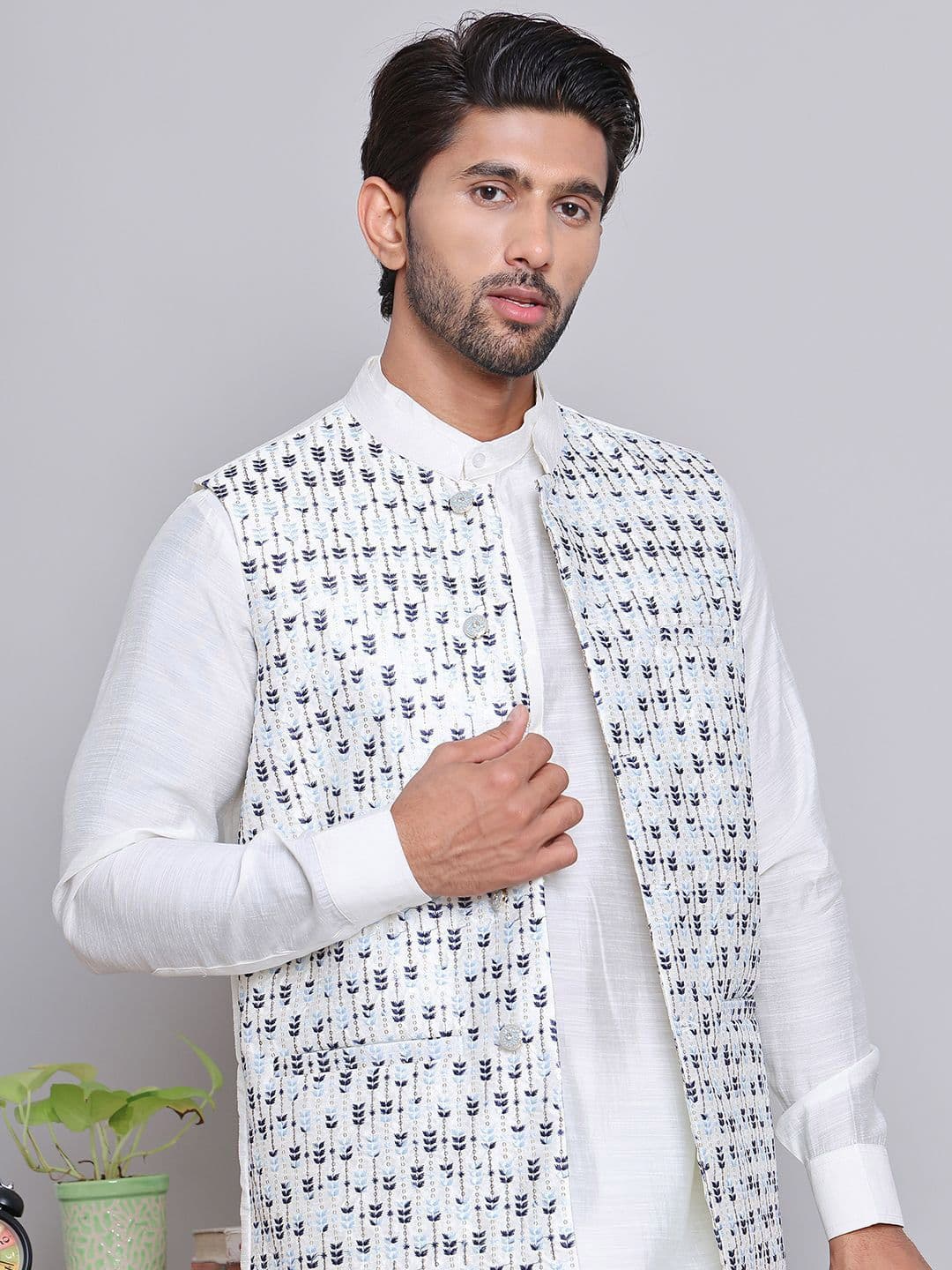 Jompers Men Embroidered Nehru Jackets - view 1