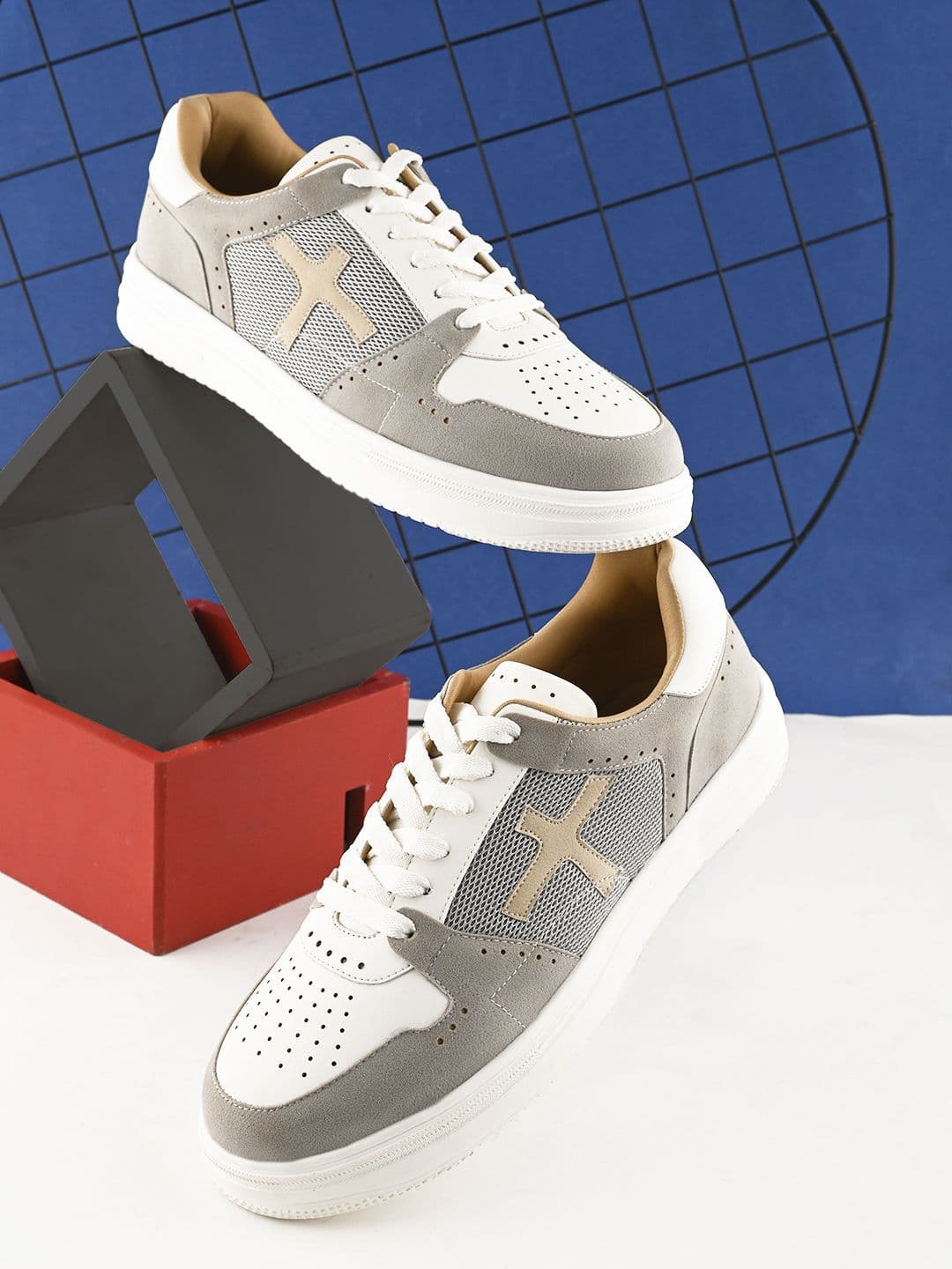 The Roadster Lifestyle Co Men Colorblocked Round Toe Lightweight Sneakers - view 1