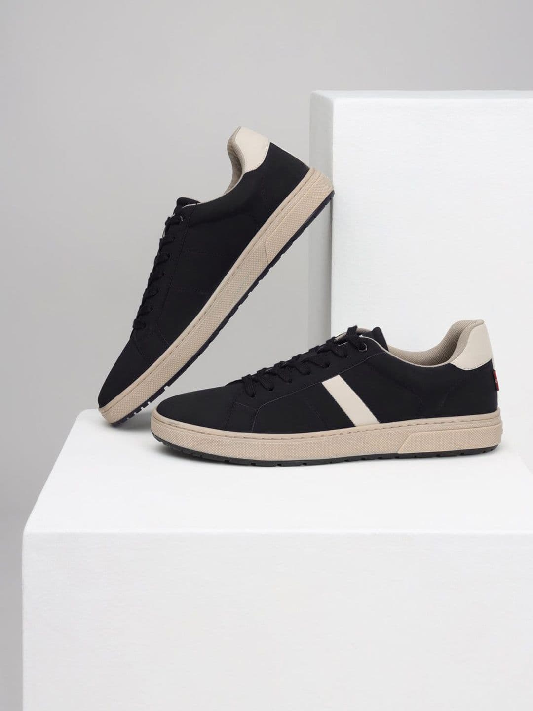 Levis Men's Black Colorblock Sneakers - view 1
