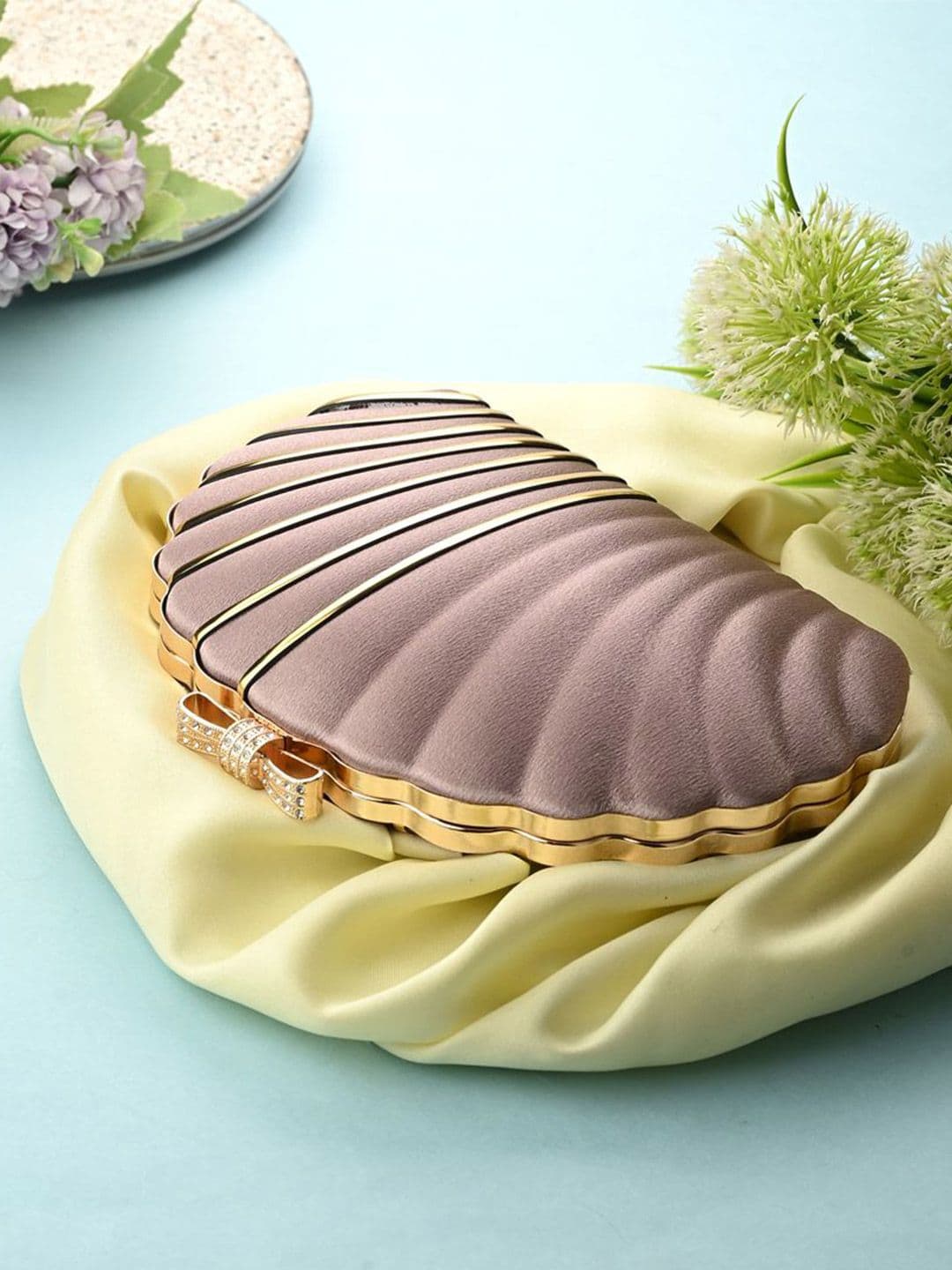 Sangria Pippingg Shell Clutches - view 1