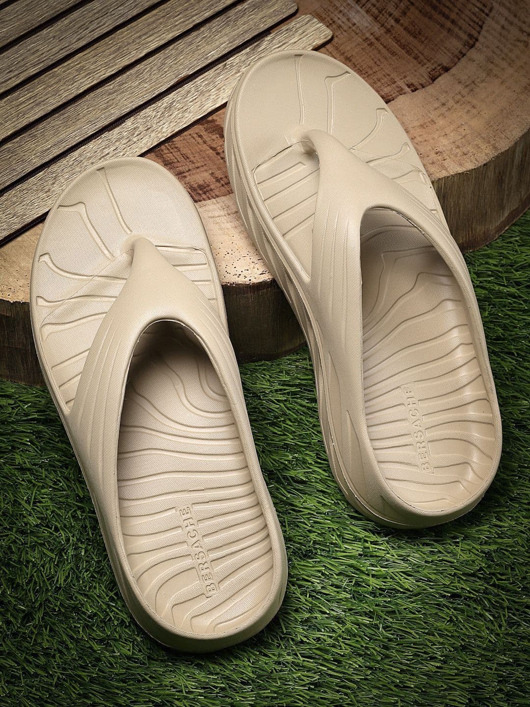 BERSACHE Men Self Design Rubber Slip-On Flip Flops - view 1