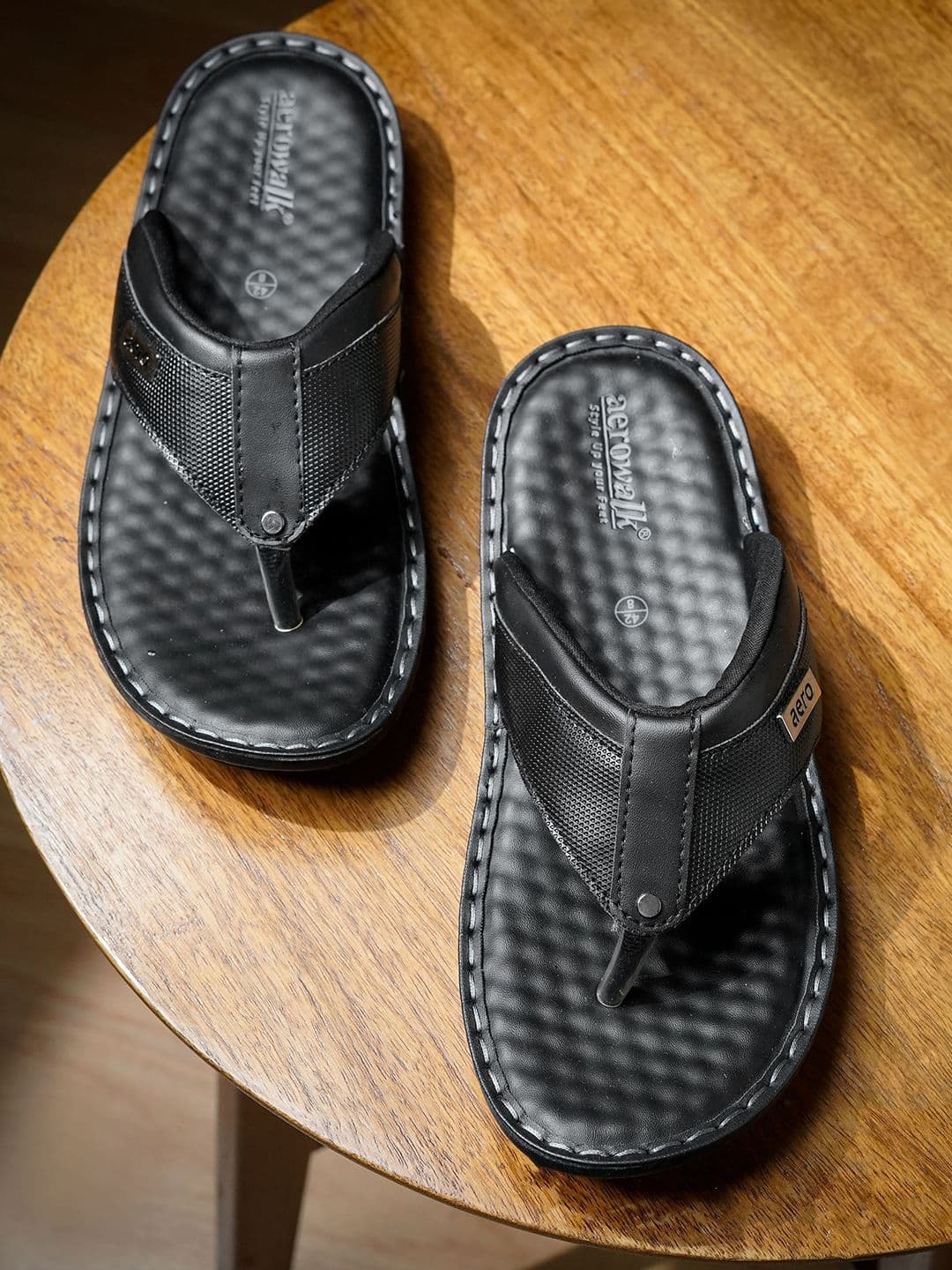 Aerowalk Men Solid Sliders - view 1