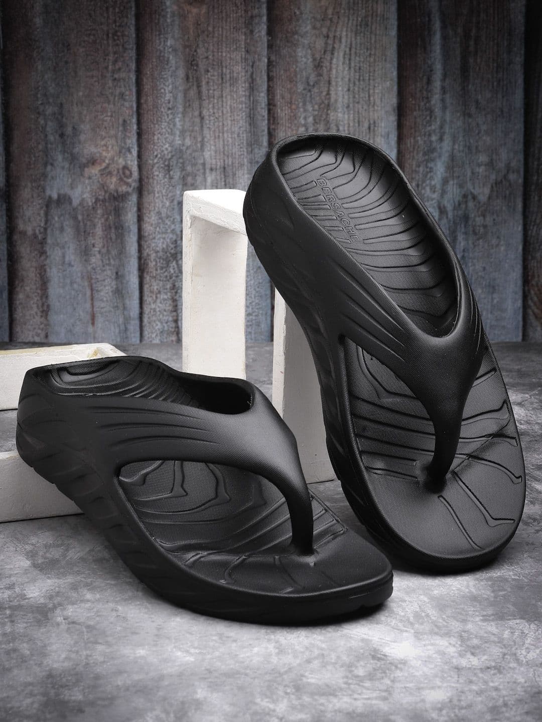 BERSACHE Men Rubber Thong Flip-Flops - view 1
