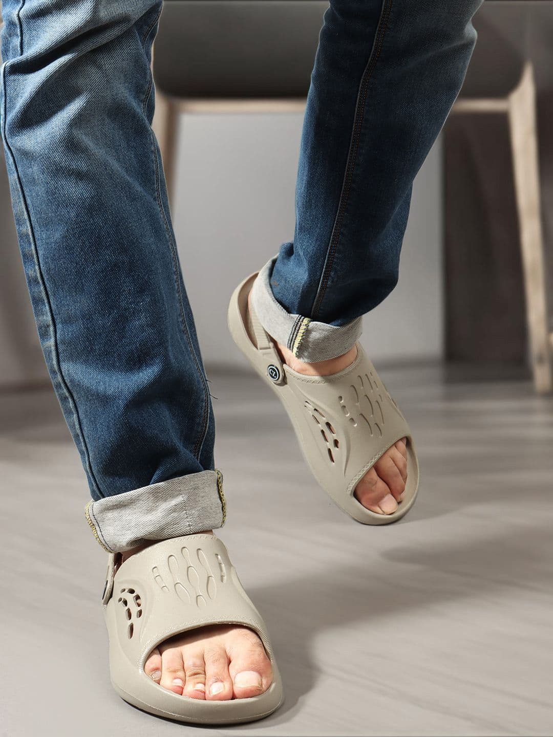 Carlton London Men Self Design Rubber Sliders - view 1