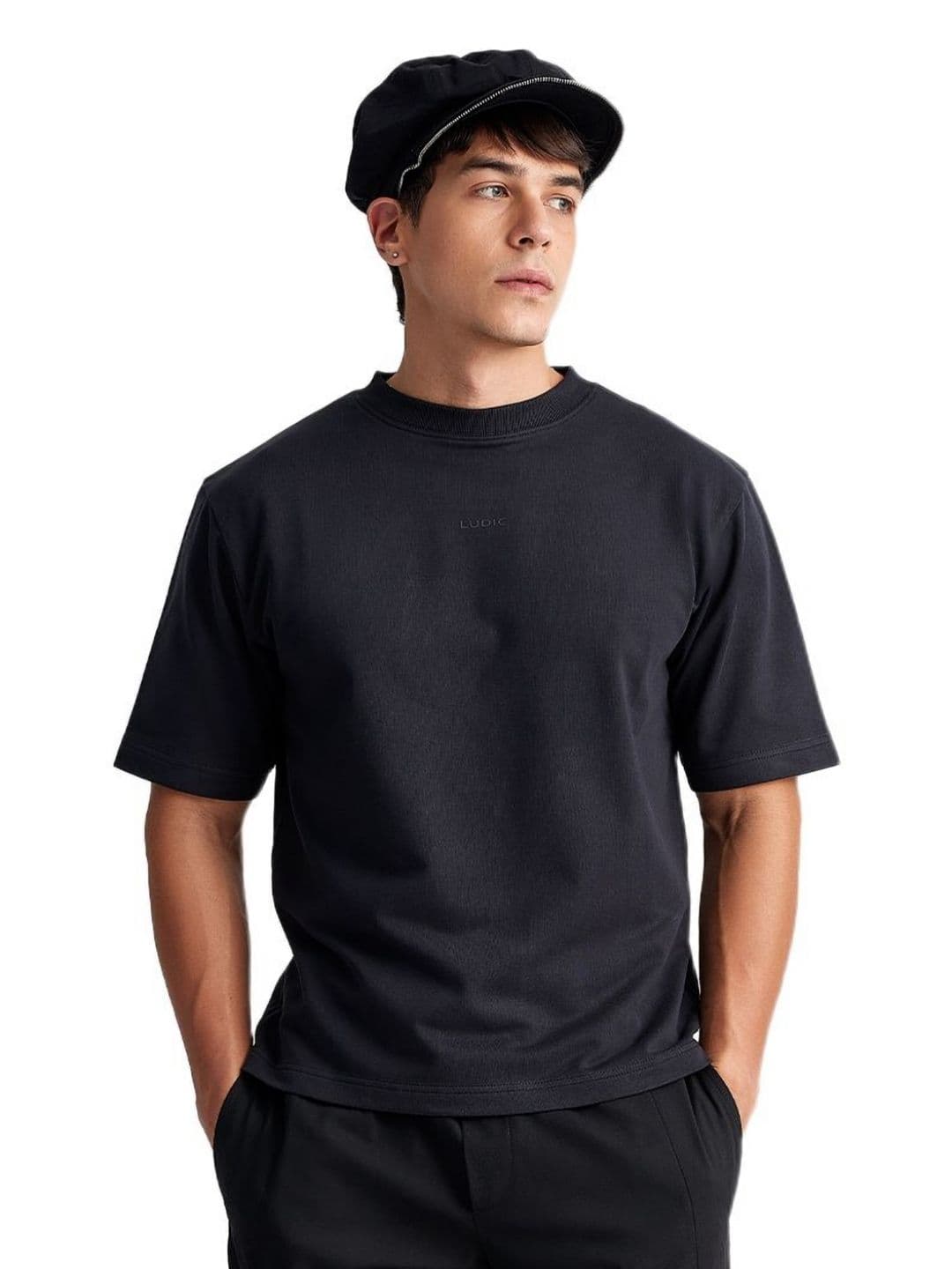 Ludic Men Solid Round Neck Cotton T-shirt - view 1