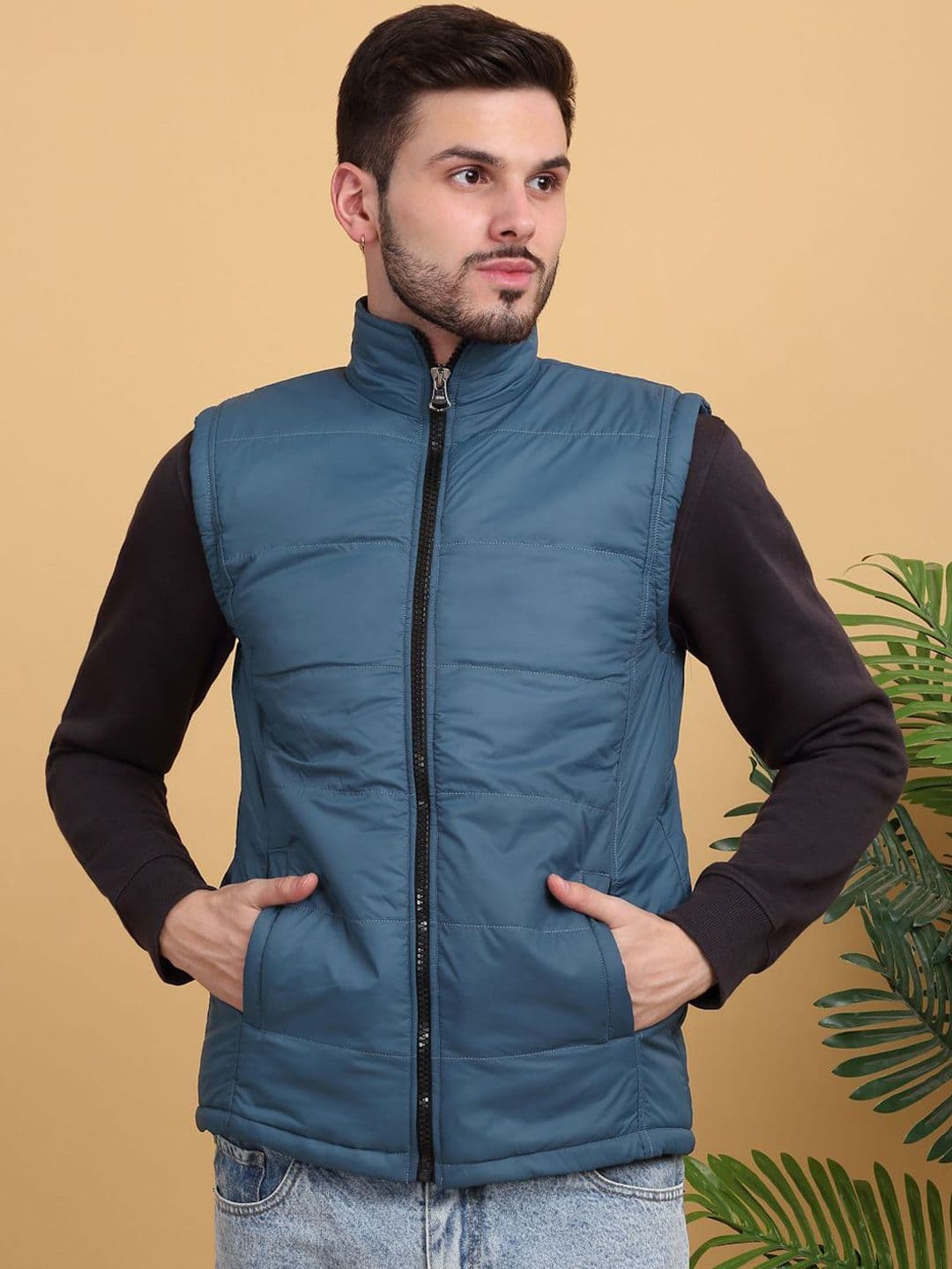 KLOTTHE Men Sleeveless Lightweight Gilet Jacket - view 1