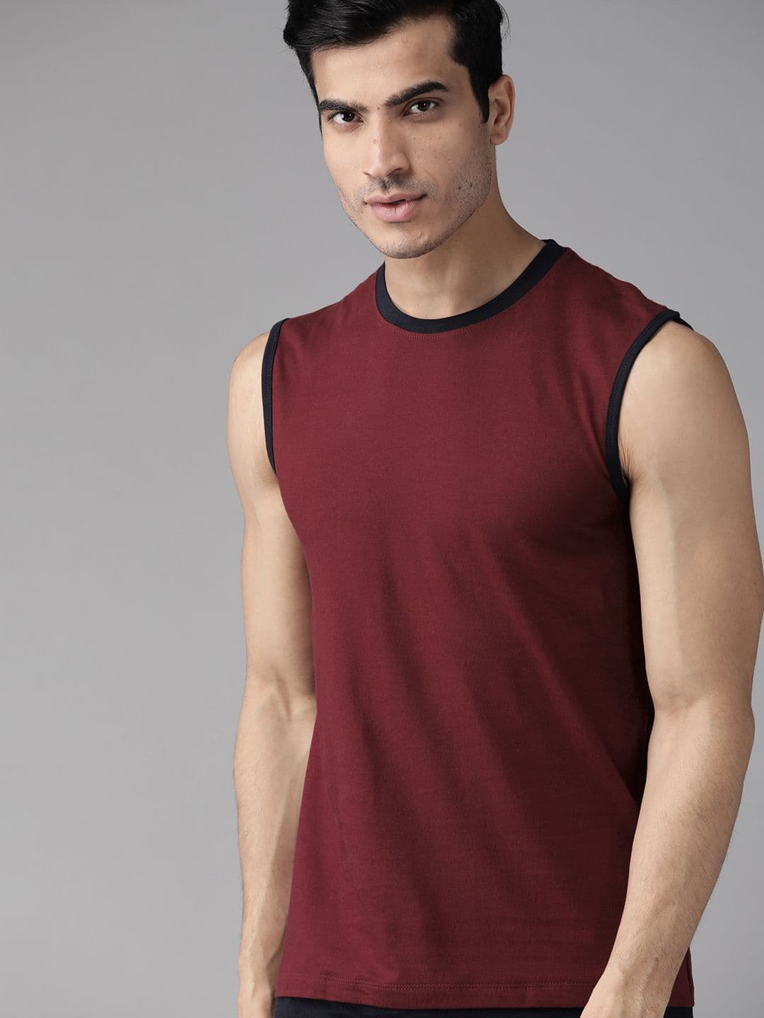Roadster Men Maroon Solid Round Neck T-shirt - view 1