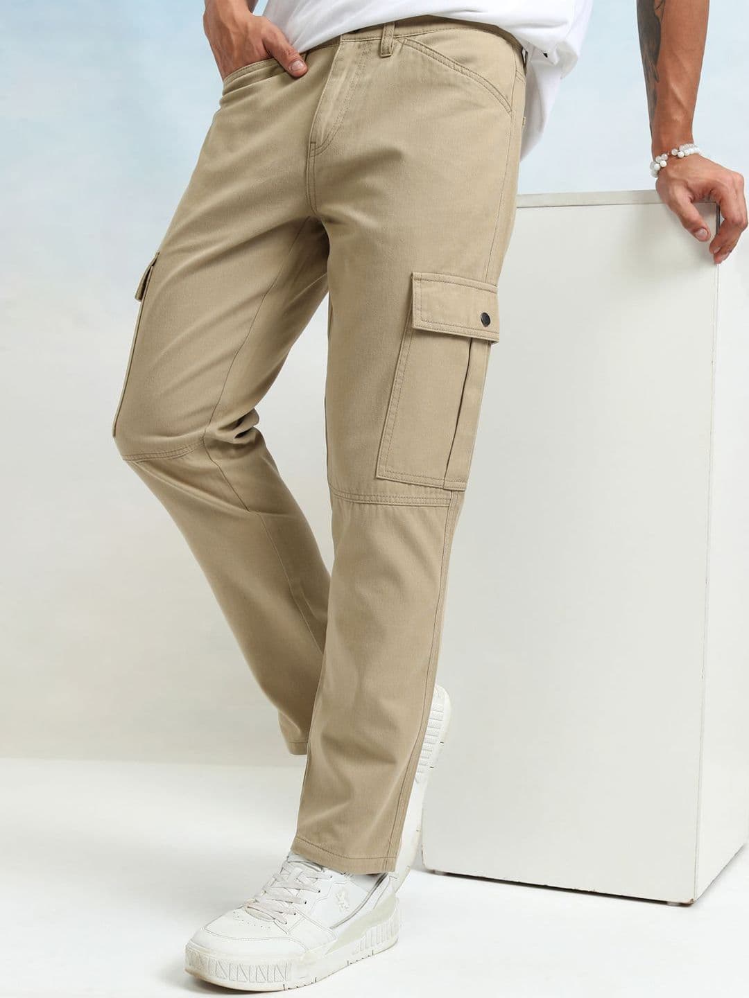 HIGHLANDER Men Solid Straight Fit Easy Wash Cotton Cargos Trousers - view 1