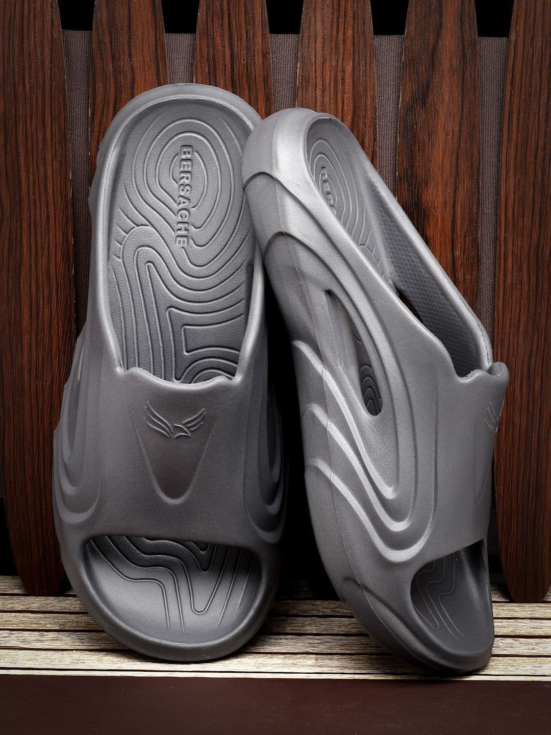 BERSACHE Men Solid Textured Thong Flip-Flops - view 1