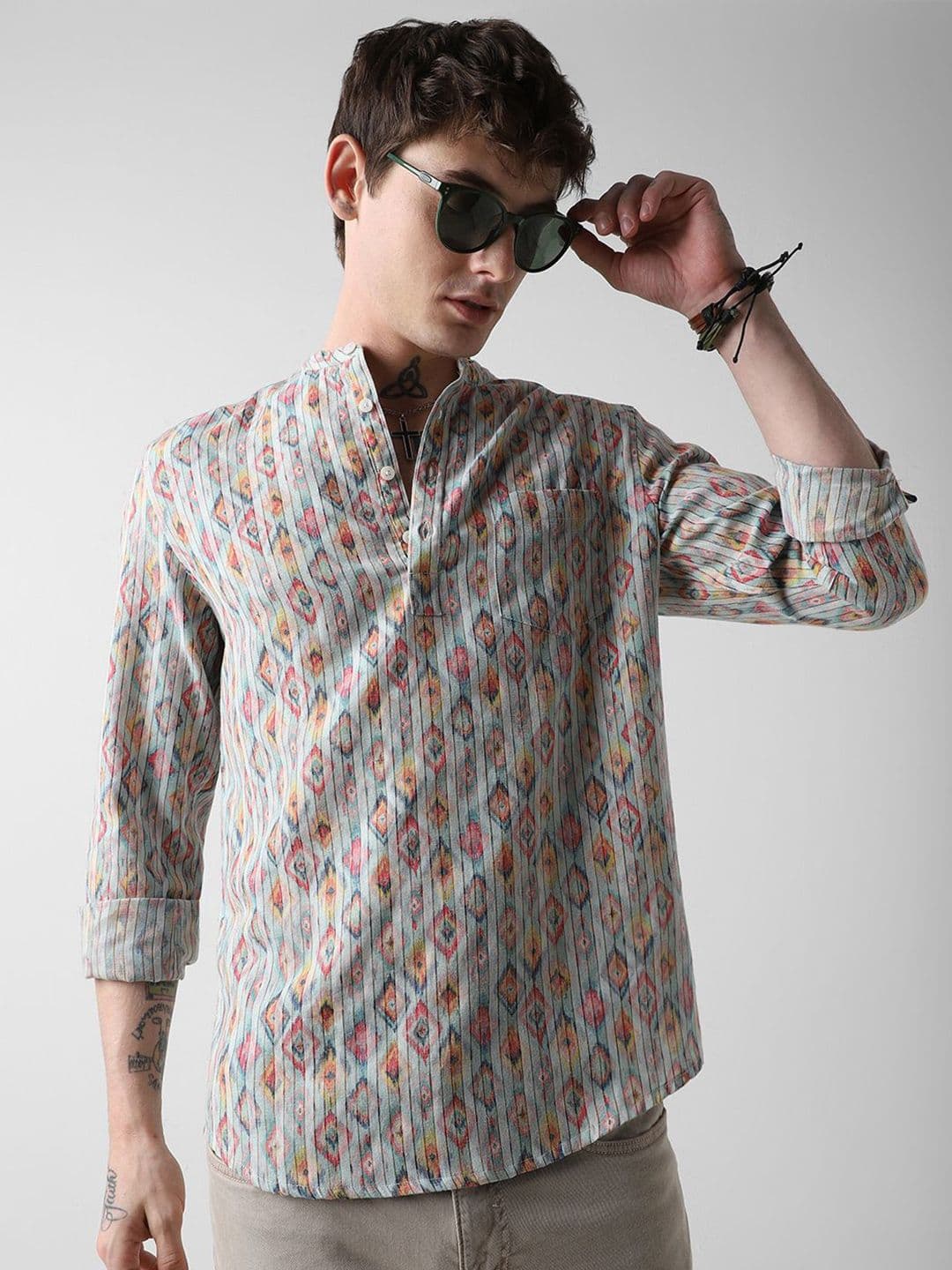 VASTRADO Geometric Woven Design Mandarin Collar Straight Short Republic Day Republic Day Kurta - view 1