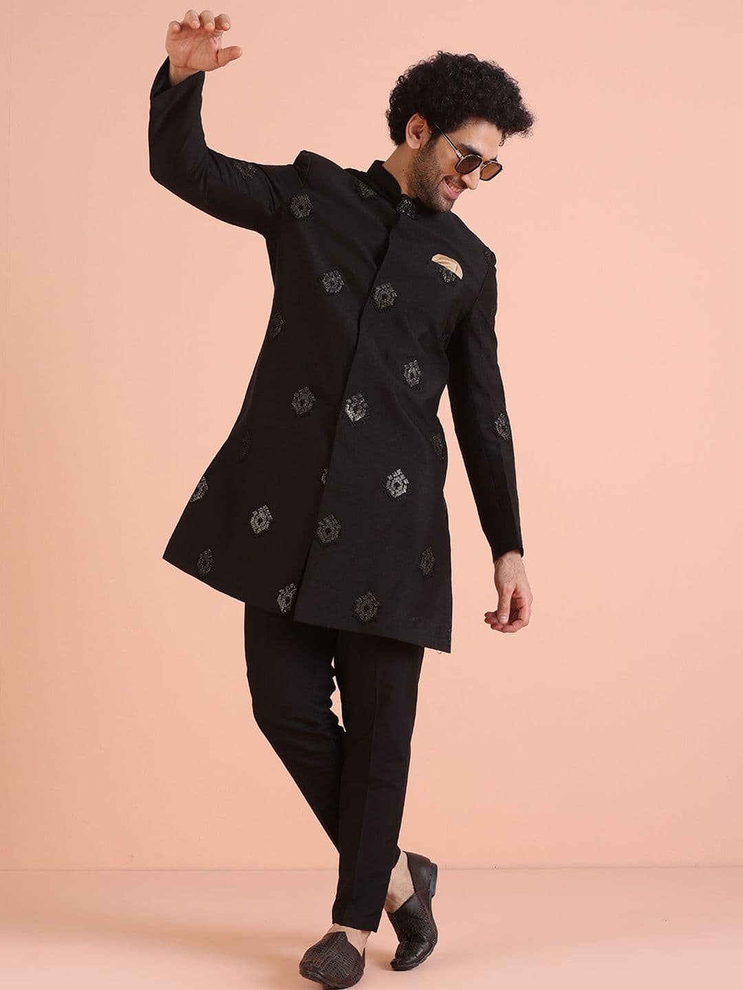 KISAH Men Jacquard Mandarin Collar Indowestern Sherwani Set - view 1