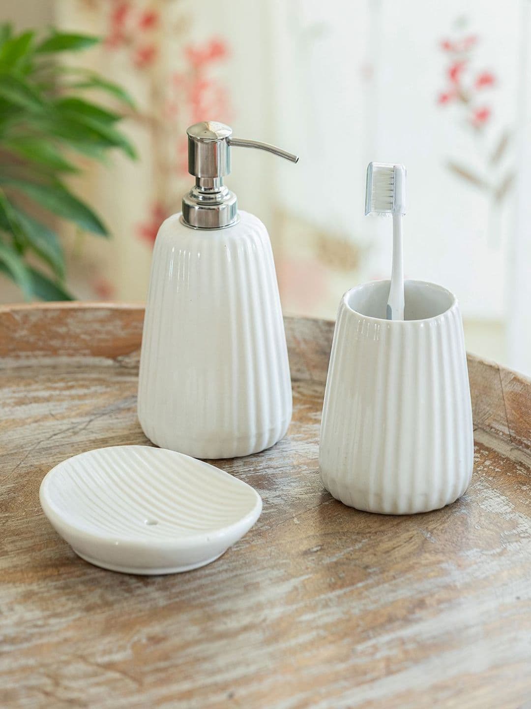 ExclusiveLane Off White 3 Pieces Striped Ceramic Bath Accessories Set - view 1