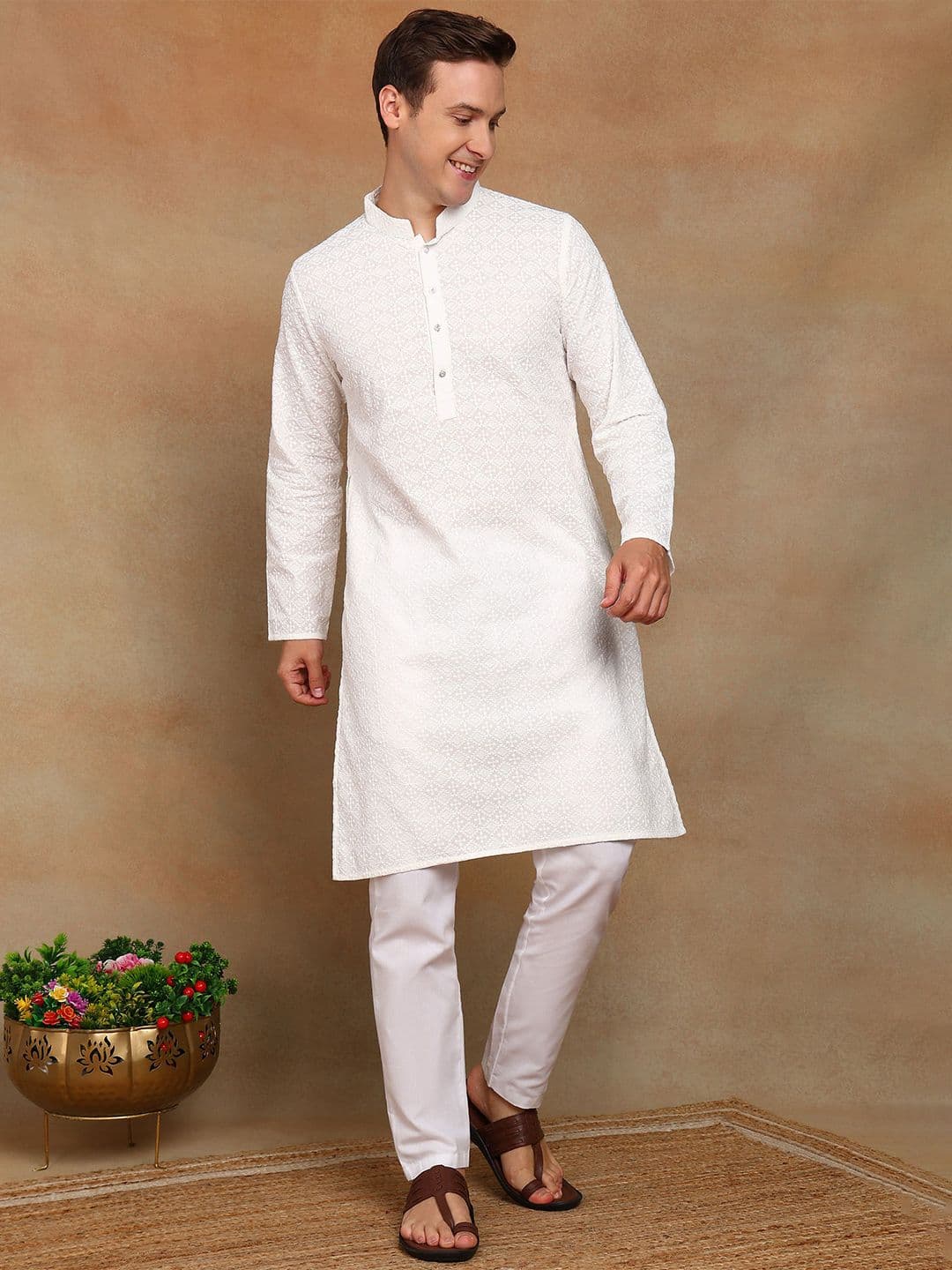HERE&NOW Ethnic Motifs Embroidered Mandarin Collar Thread Work Straight Kurta - view 1