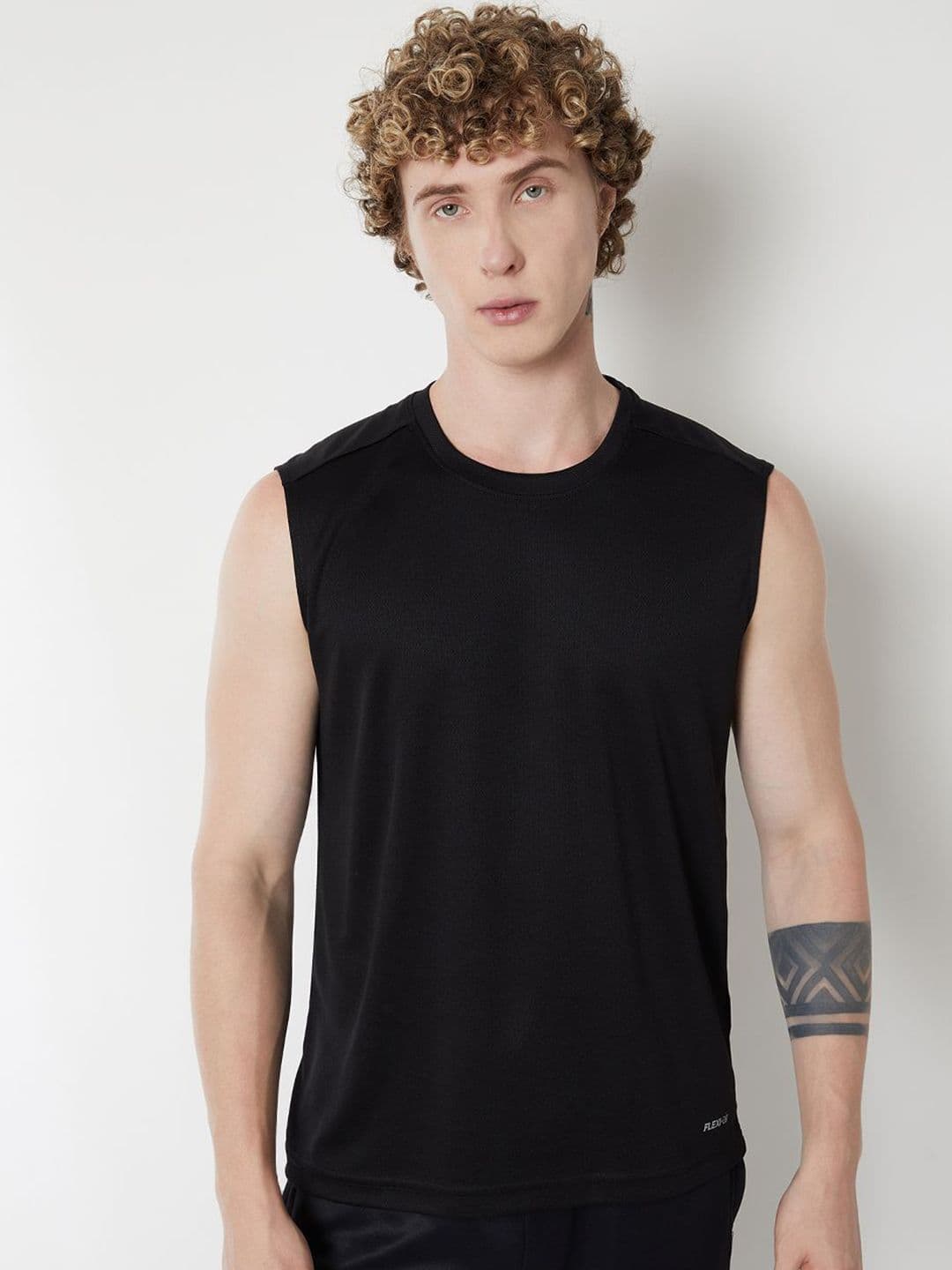 max Men Solid Round Neck T-shirt - view 1