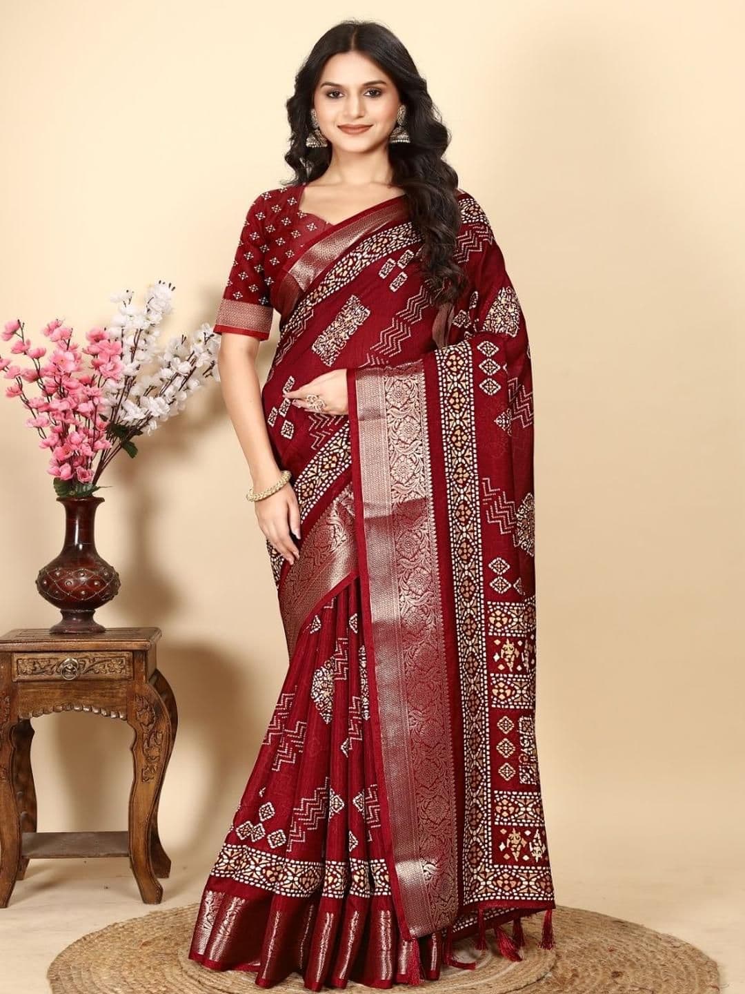 SSHAGUN LIFESTYLE Floral Printed Zari Silk Cotton Bandhani Saree - view 1