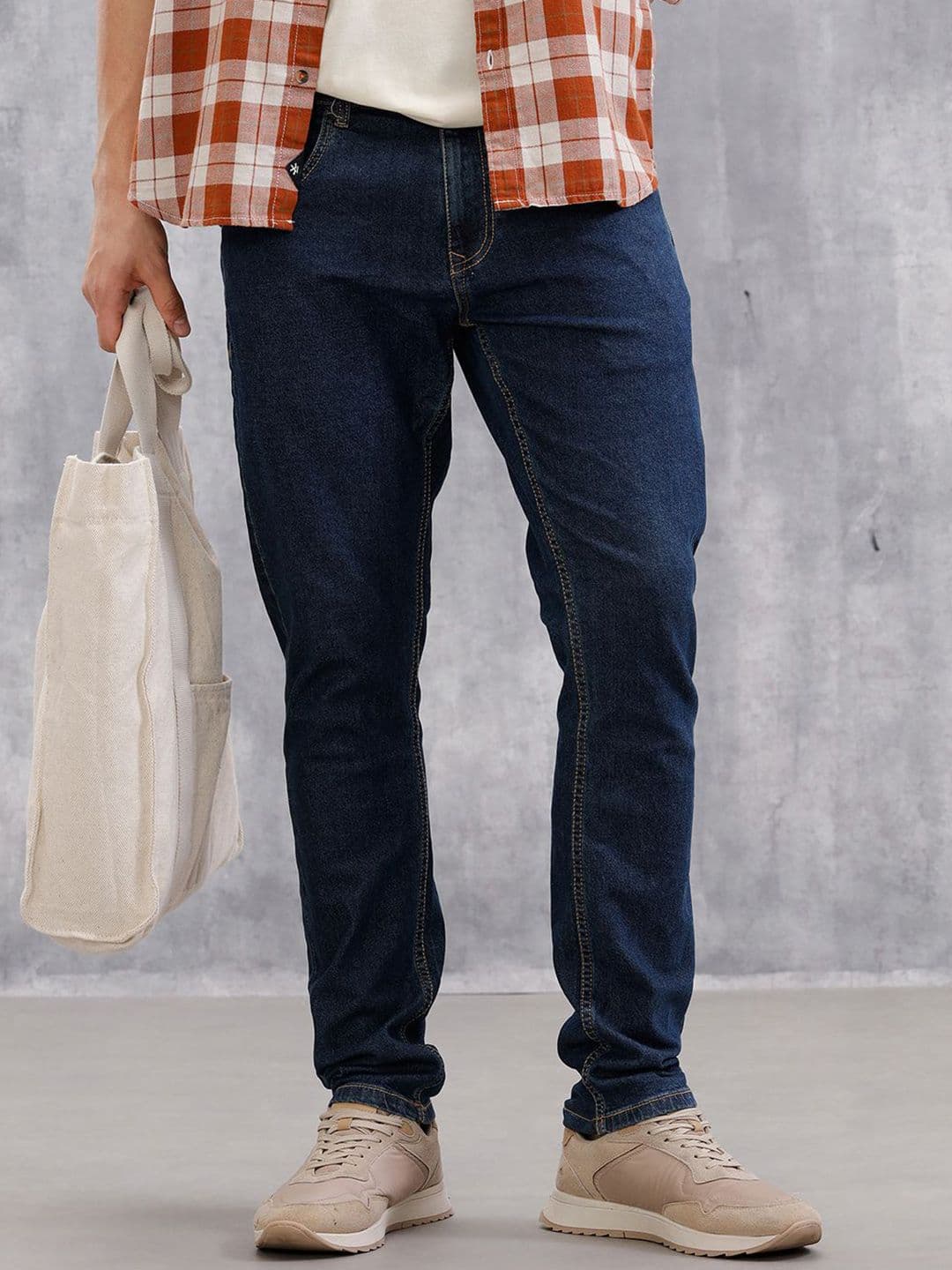 WROGN Men Comfort Slim Fit Mid-Rise Light Fade Jeans - view 1