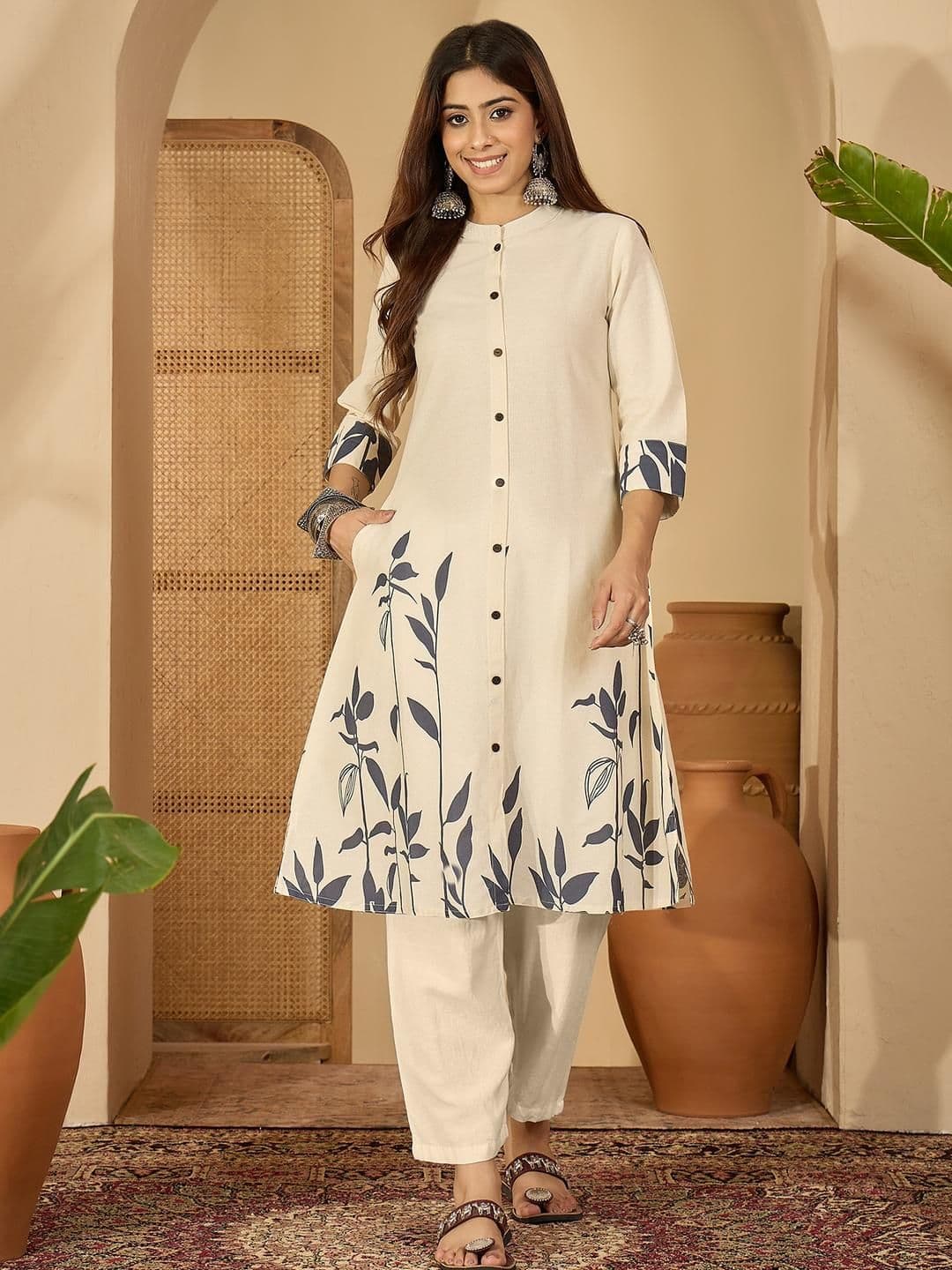 Sangria Women Floral Printed Thread Work Floral Kurta - view 1