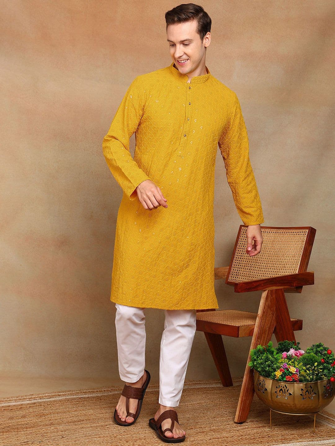 House of Pataudi Geometric Embroidered Mandarin Collar Sequinned Kurta - view 1