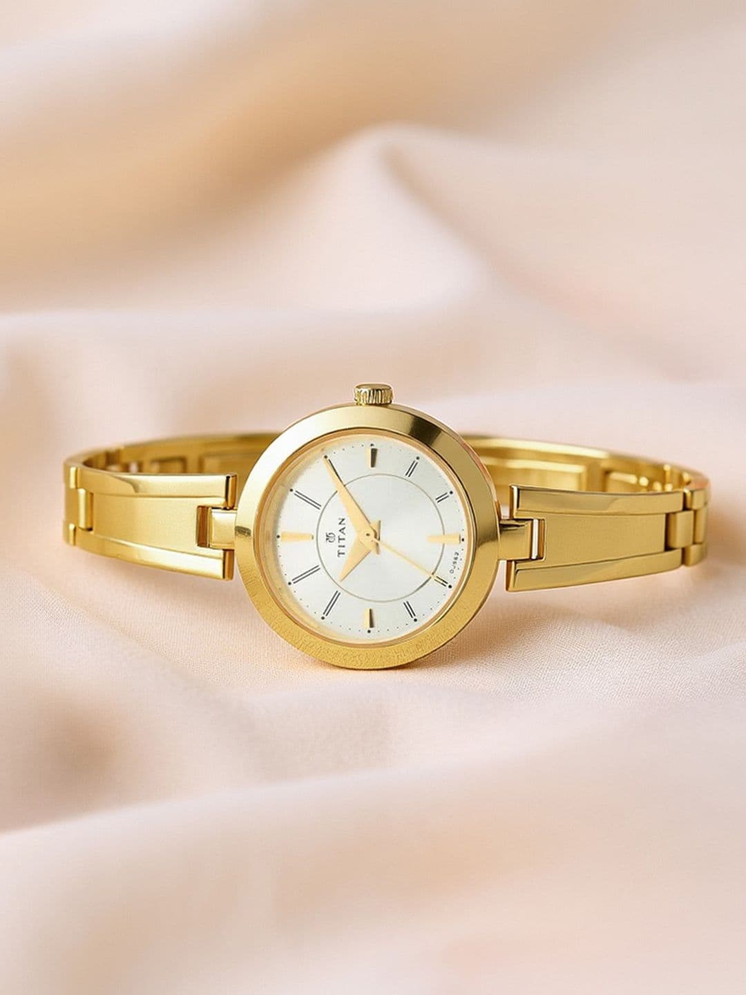 Titan Quartz Analog With White Dial Watch For Women - Nn2598ym02 - view 1