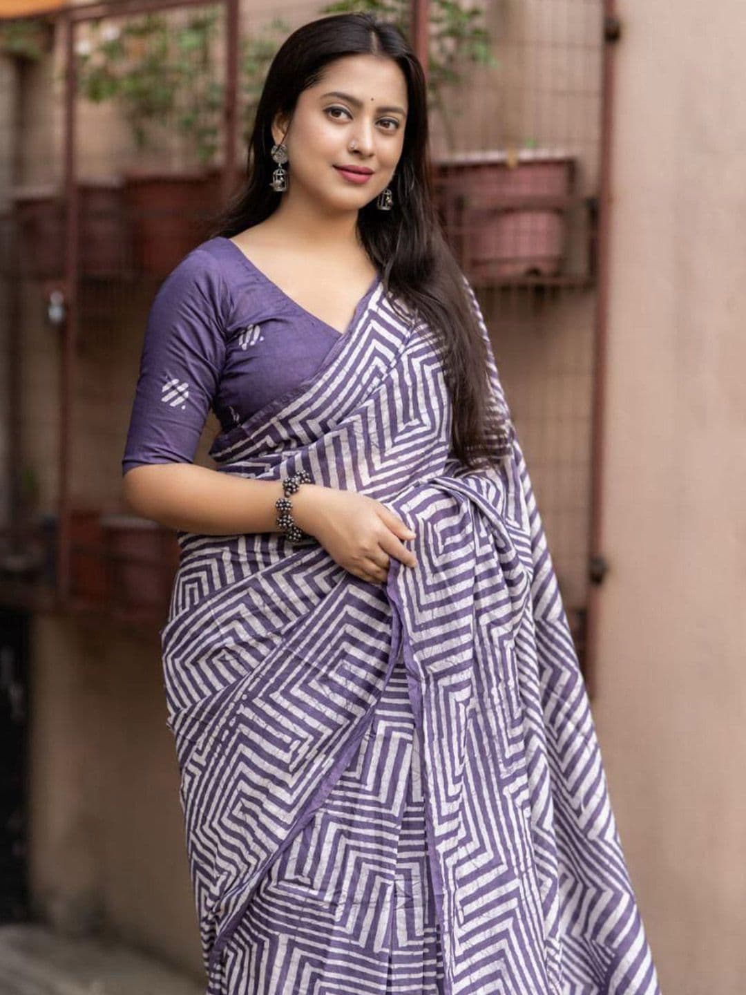 Swaraas Geometric Printed Chanderi Saree - view 1
