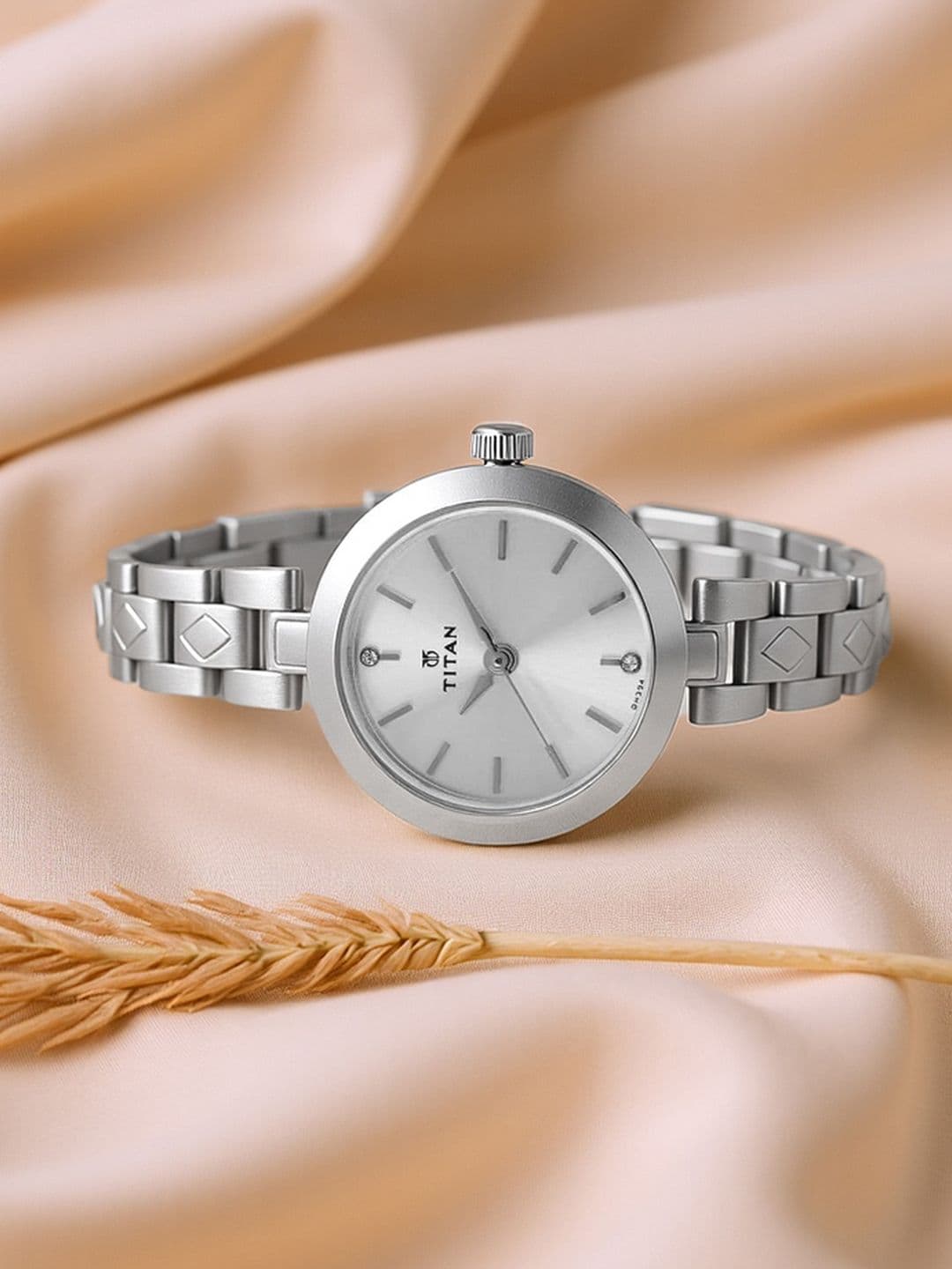 Titan Karishma Quartz Analog With Silver Dial Watch For Women - Nt2598sm01 - view 1