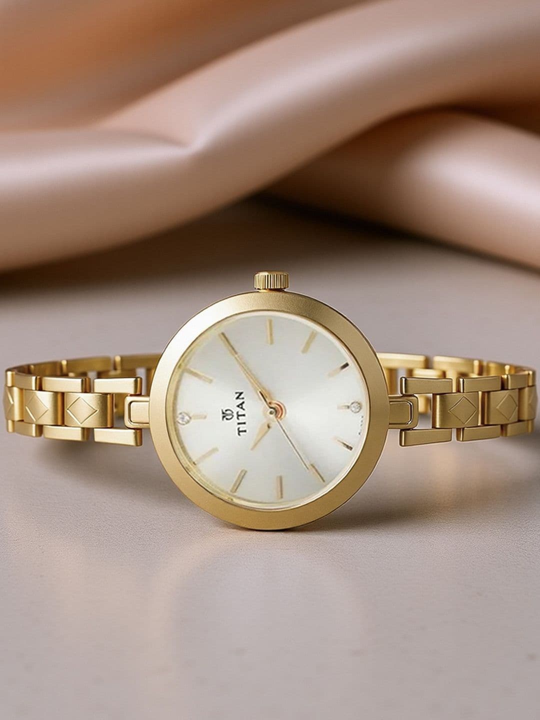 Titan Karishma Quartz Analog With Champagne Dial Watch For Women - Nm2598ym01 - view 1