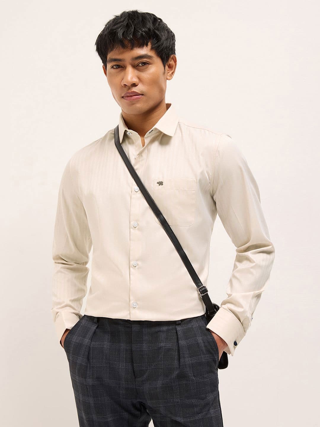 THE BEAR HOUSE Men Tailored Fit Solid Spread Collar Formal Shirt - view 1