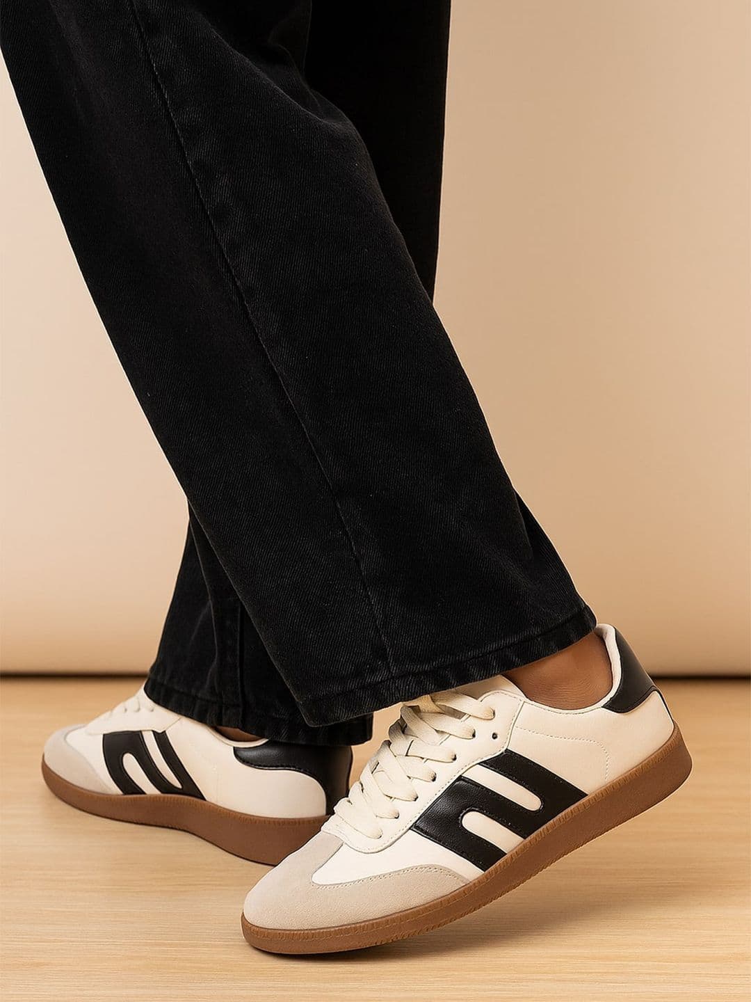 ASTEROID Men Colourblocked Sneakers - view 1
