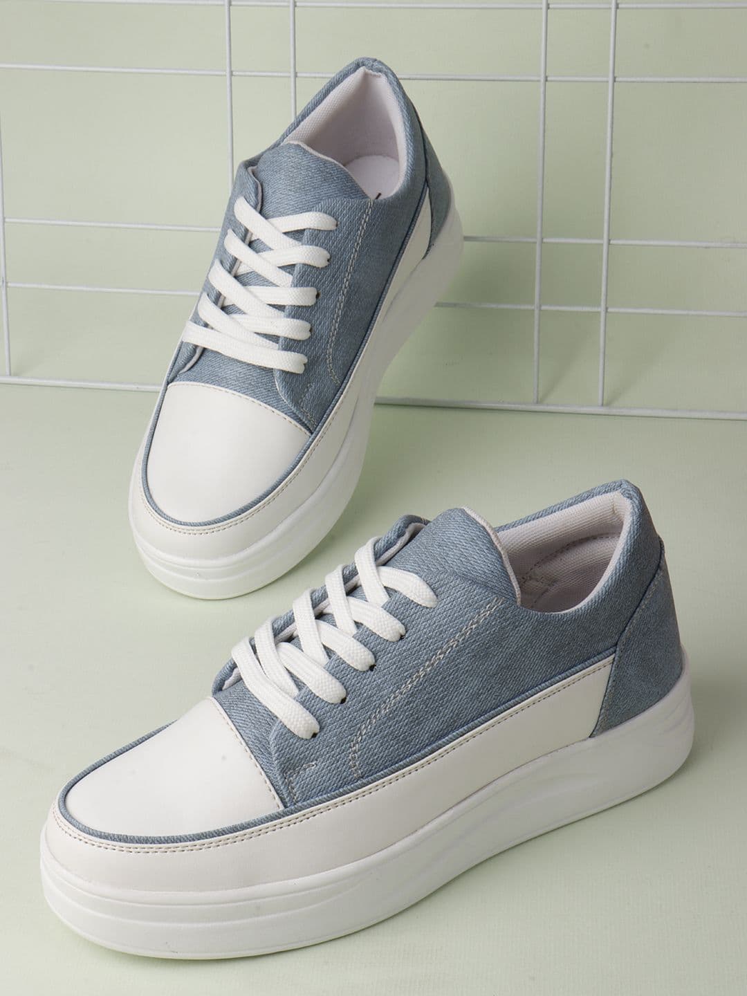 VENDOZ Women Textured Lace-Ups Sneakers - view 1