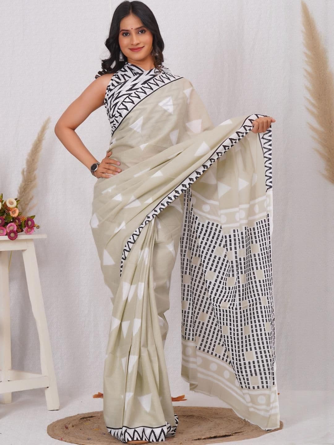 Dastkar Block Print Geometric Printed Pure Cotton Block Print Saree With Blouse - view 1