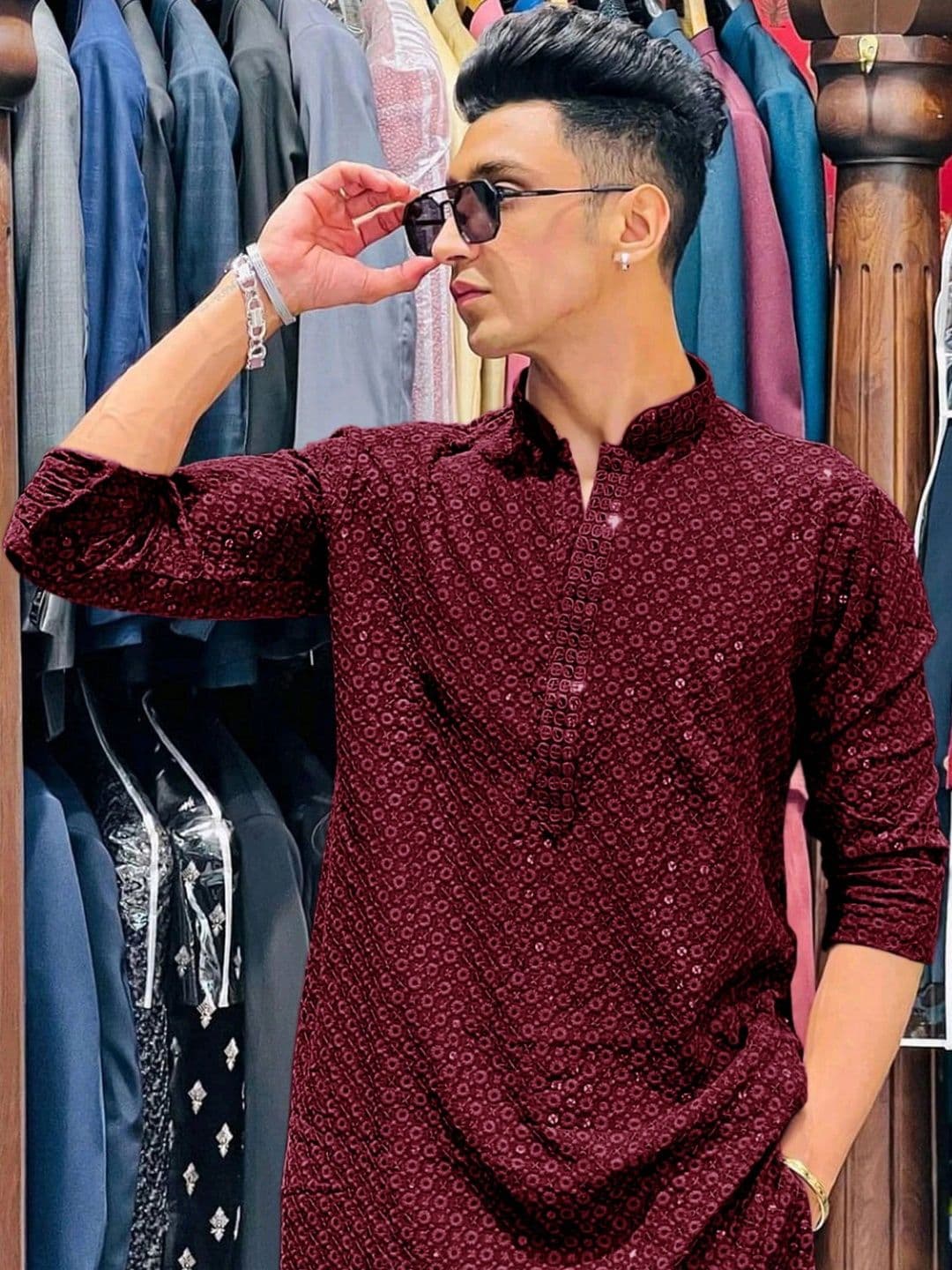 TARUNCOLLECTION Men Embroidered Handloom Kurta - view 1