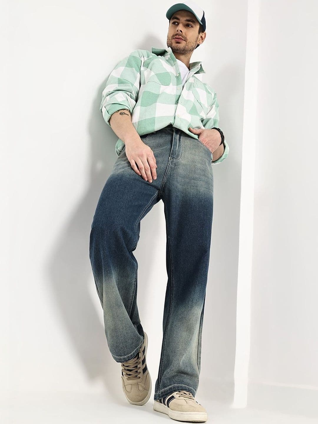 Hence Men Loose Mid-Rise Heavy Fade Jeans - view 1