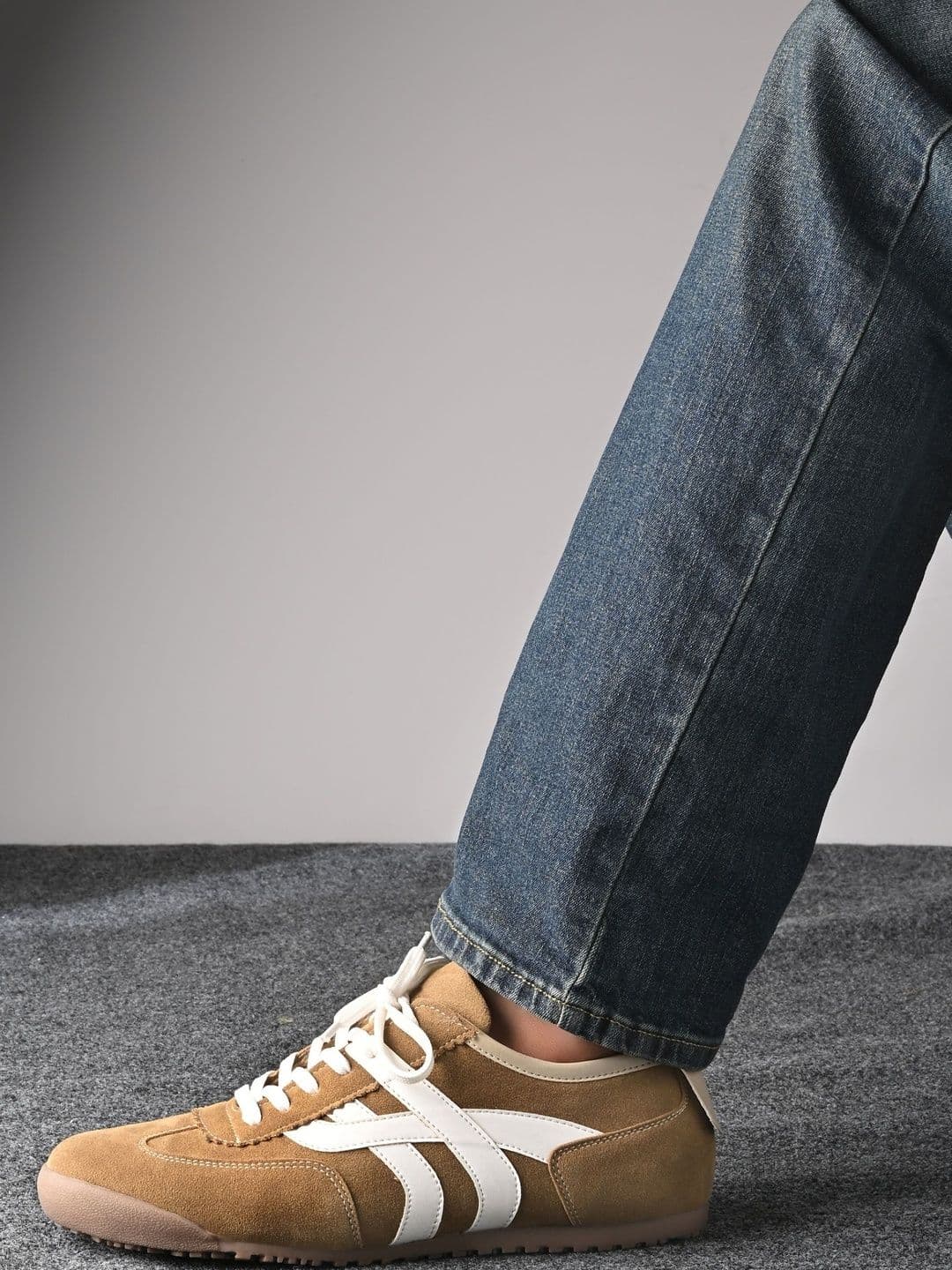 The Roadster Lifestyle Co Men Round Toe Lace-Ups Sneakers - view 1