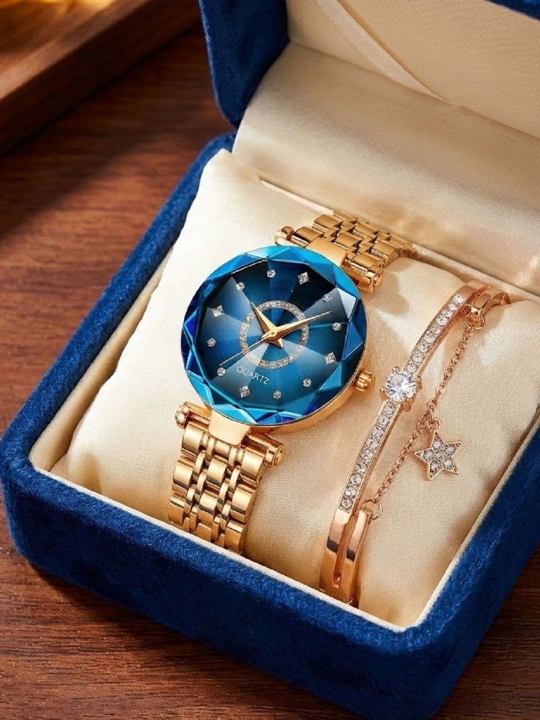 WATCHSTAR Women Embellished Dial & Stainless Steel Bracelet Style Straps Analogue Watch Blue berry&star - view 1