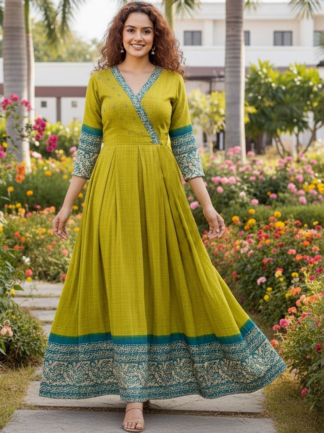 ARADHNA Women Paisley Printed Thread Work Anarkali Kurta - view 1