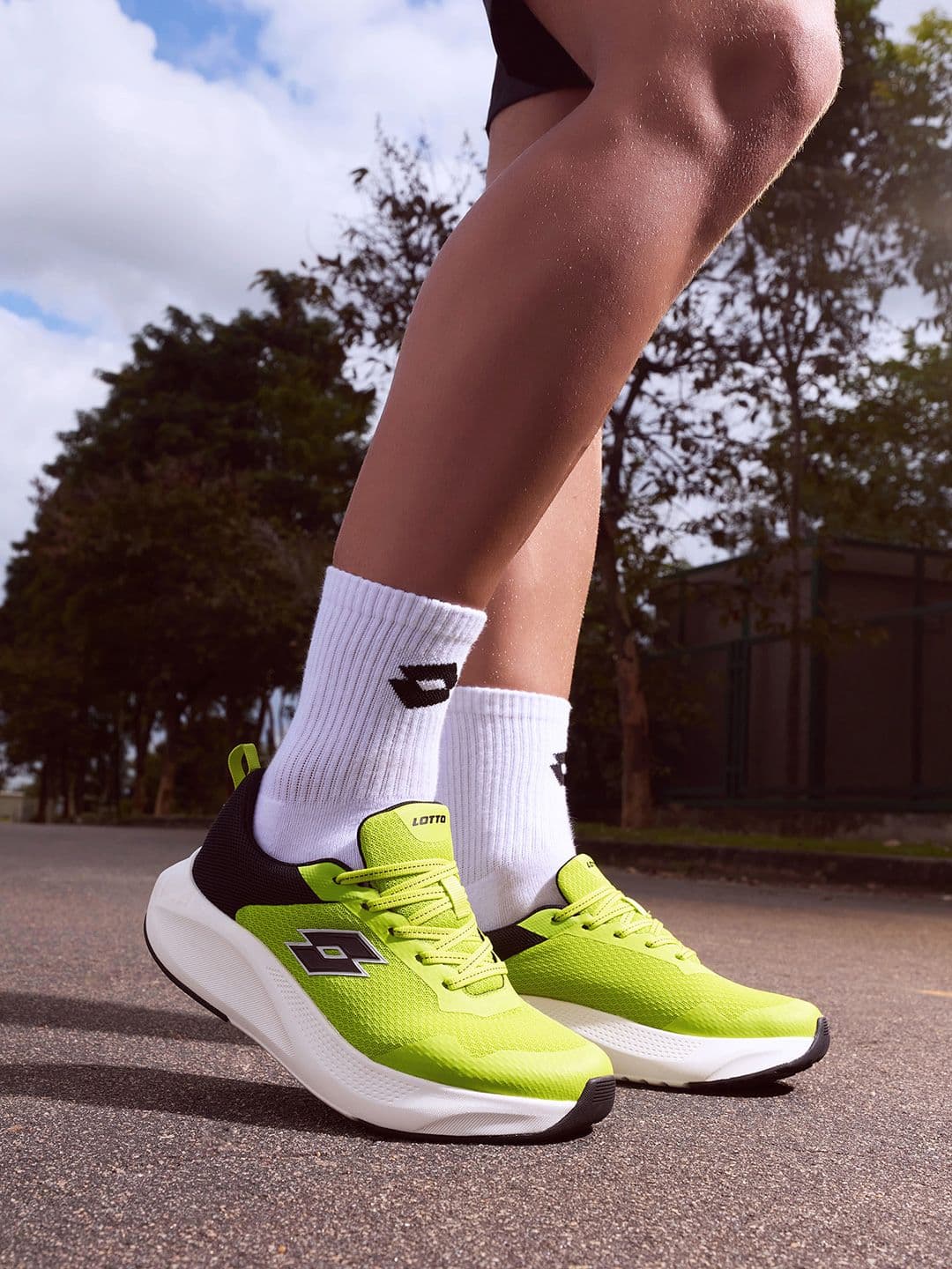 Lotto Men Energex Green Running Shoes - view 1