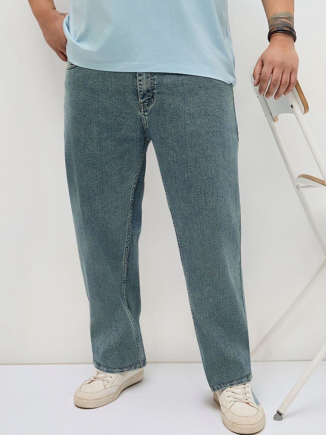 Urbano Plus Men Regular Fit Mid-Rise Heavy Fade Stretchable Jeans - view 1