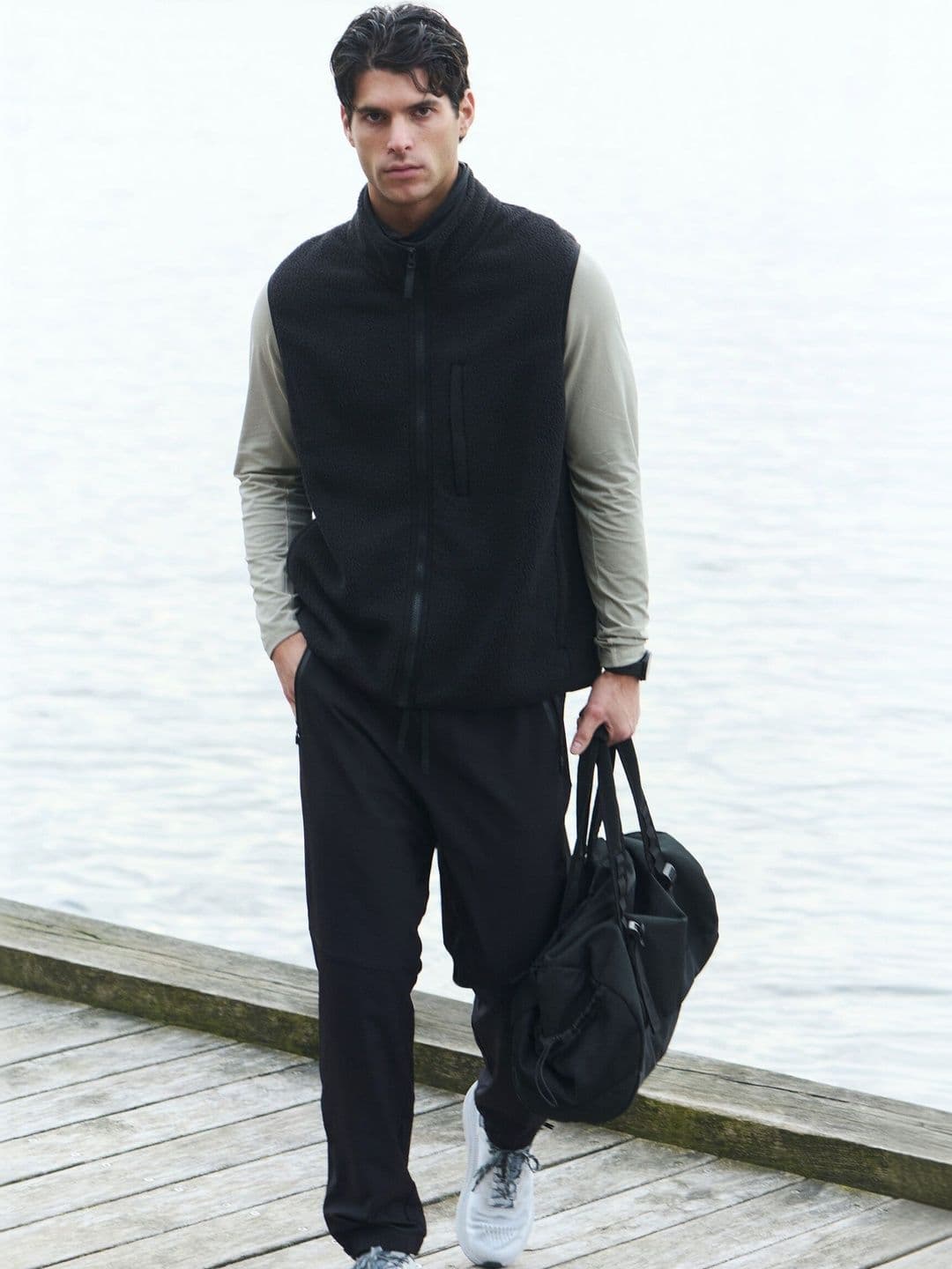 H&M MOVE Regular Fit Teddy Sports Gilet - view 1
