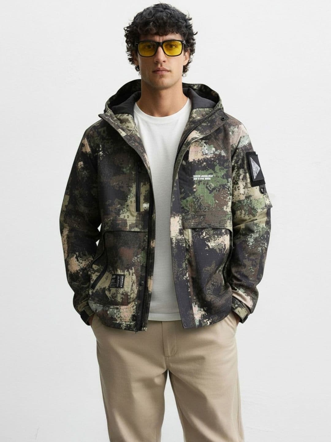 The Indian Garage Co Men Camouflage Lightweight Outdoor Puffer Jacket with Patchwork - view 1