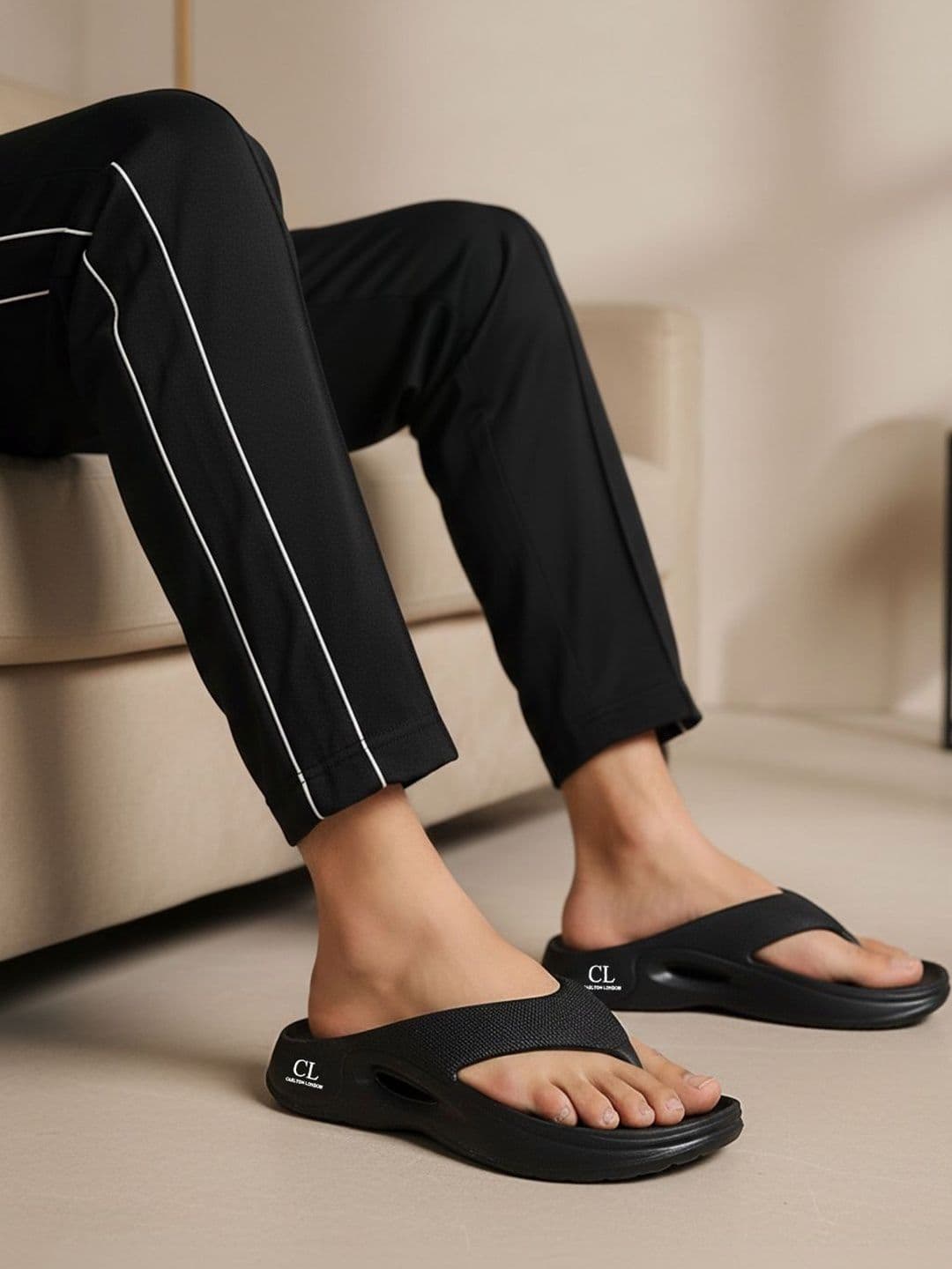 Carlton London Men Thong Flip-Flops - view 1