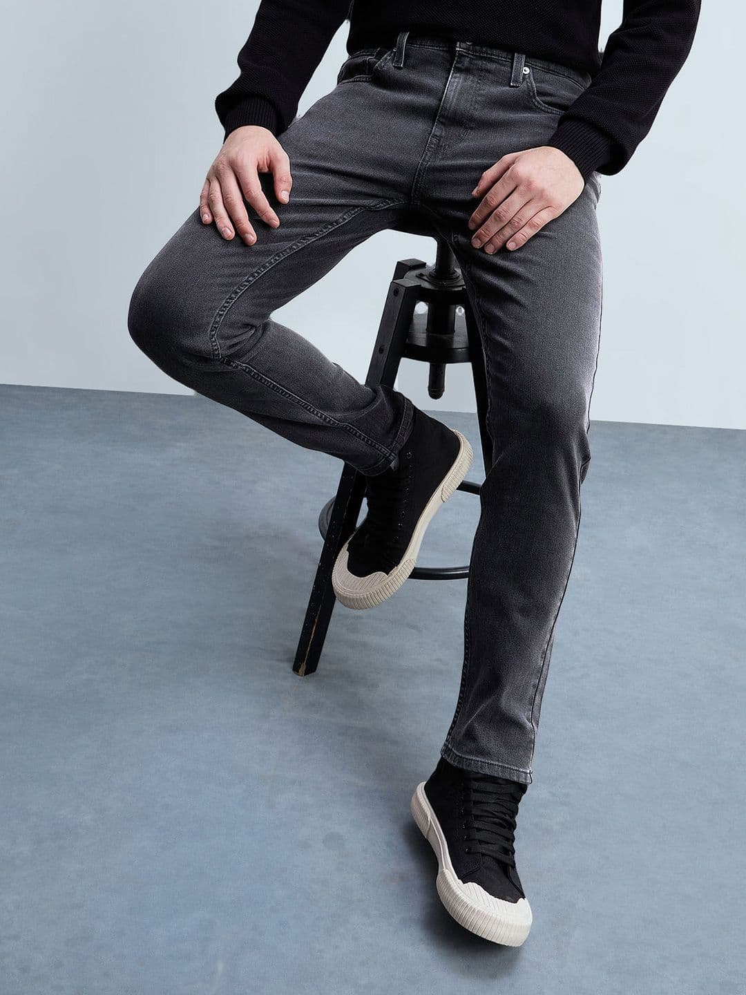 Flying Machine Men Tapered Fit Mid-Rise Light Fade Stretchable Jeans - view 1