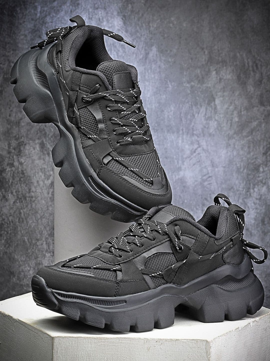 KANGAROOZ Men Mesh Training or Gym Non-Marking Shoes - view 1