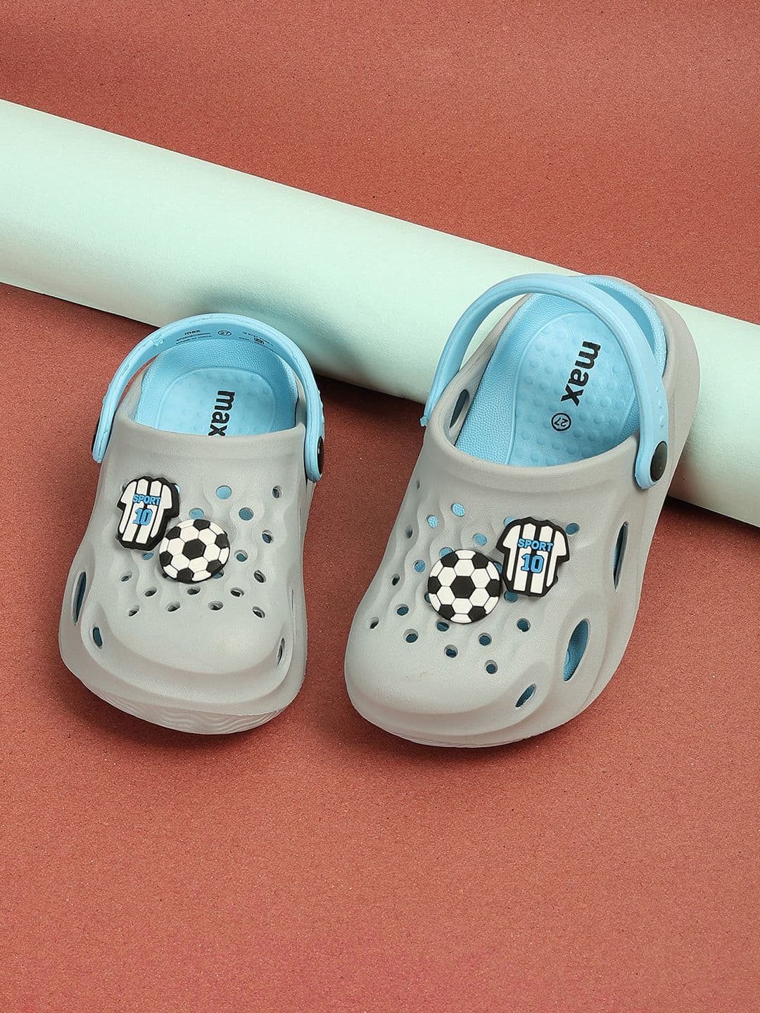 max Boys Clogs - view 1