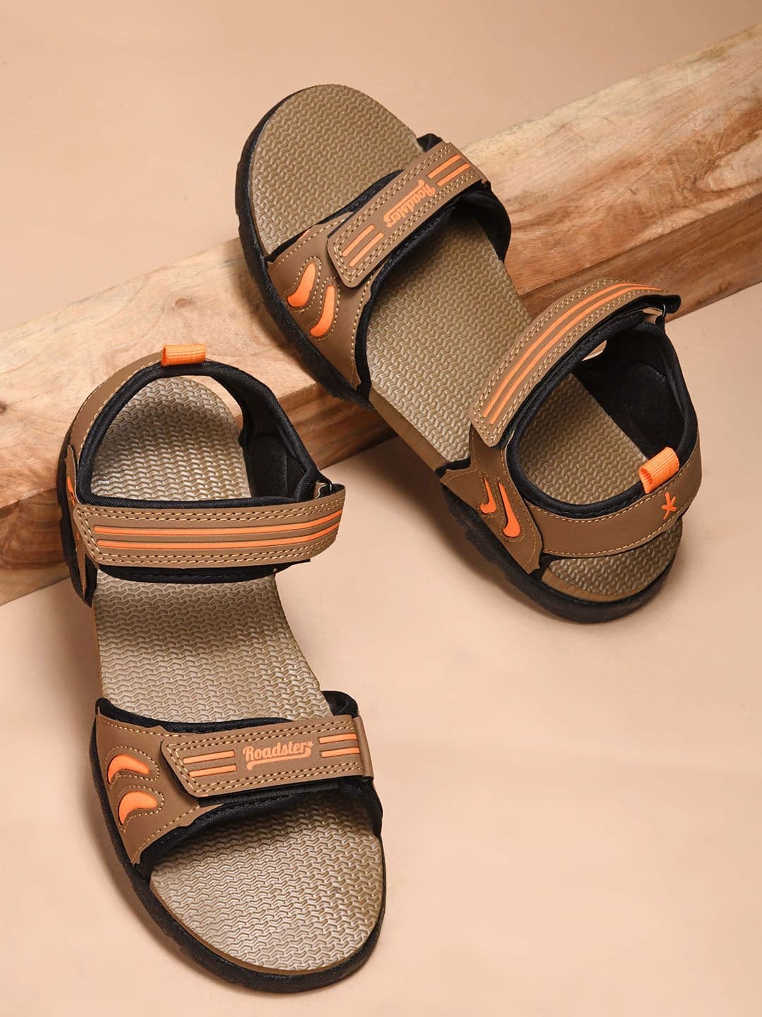 The Roadster Lifestyle Co Men Textured Sports Sandals - view 1