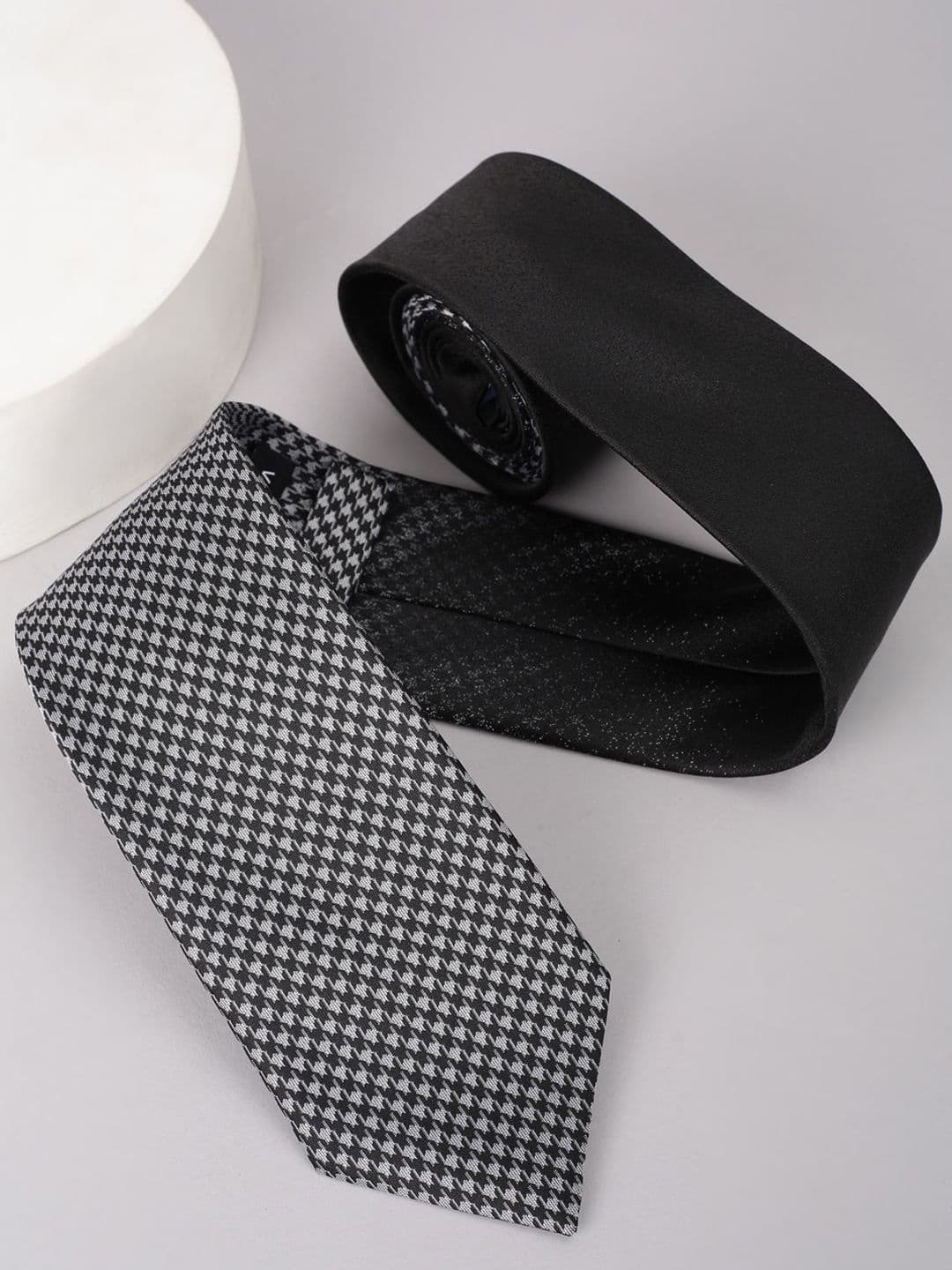 Van Heusen Men Printed Broad Tie - view 1